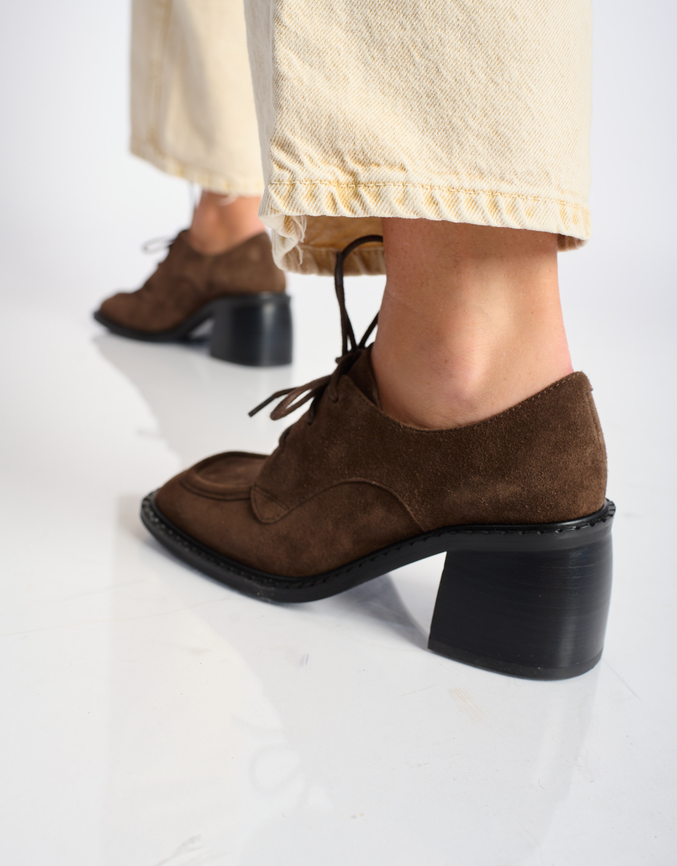 נעלי נשים - Jeffrey Campbell - נעלי זמש עם עקב DEMITRI - חום כהה4