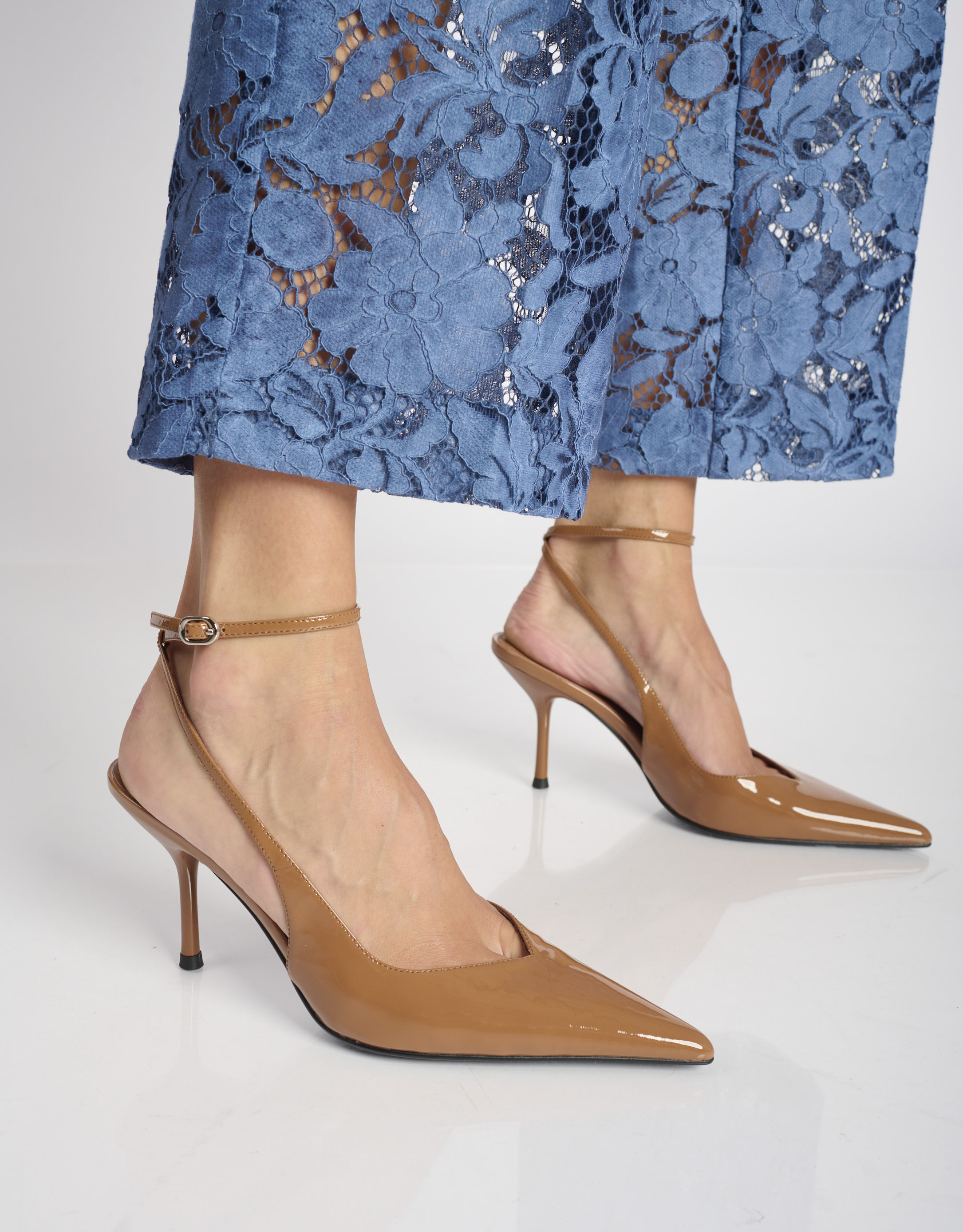 נעלי נשים - Jeffrey Campbell - נעלי סירה לק EXECUTIVE - בז'3