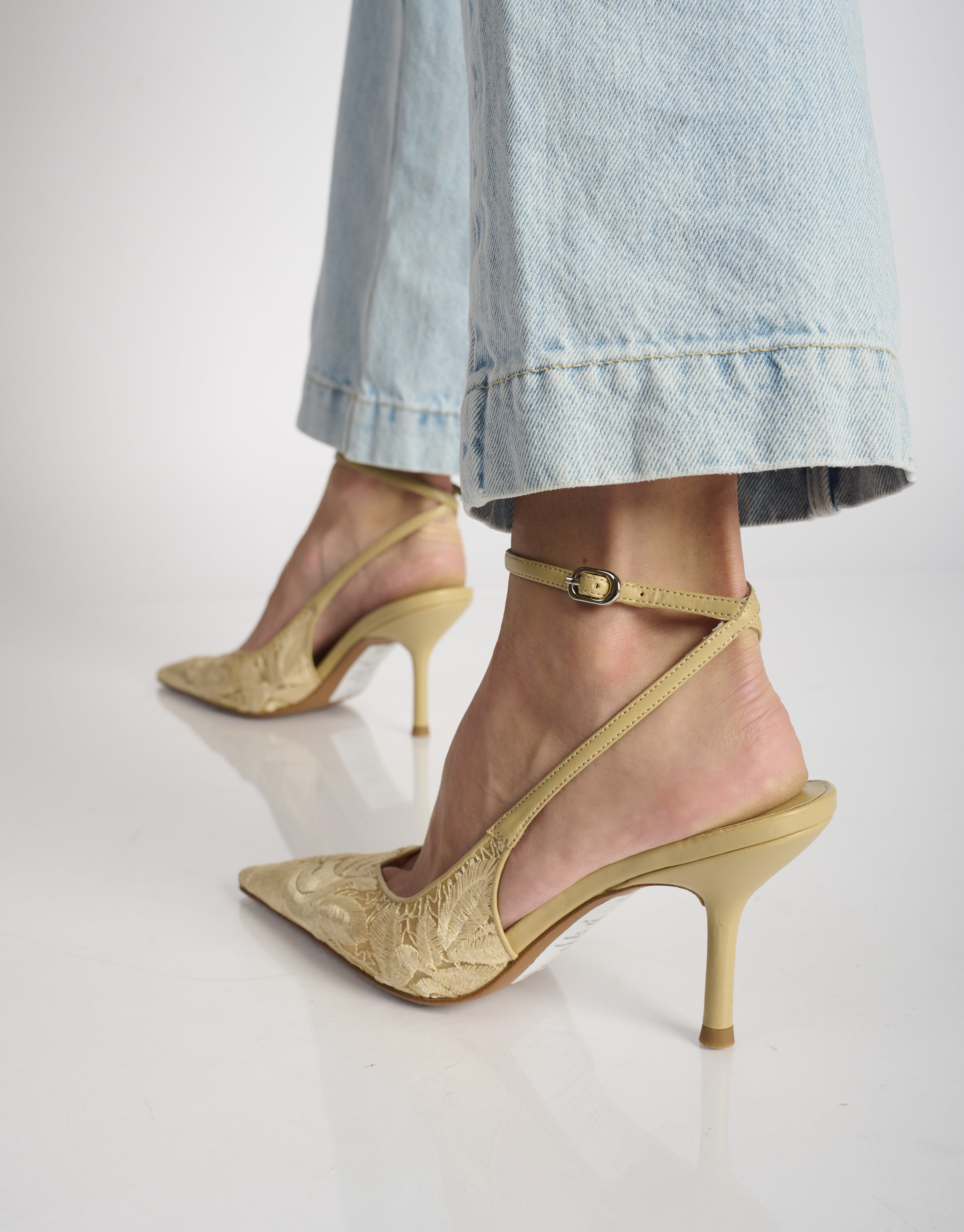 נעלי נשים - Jeffrey Campbell - נעלי סירה תחרה EXEC-L - ניוד4