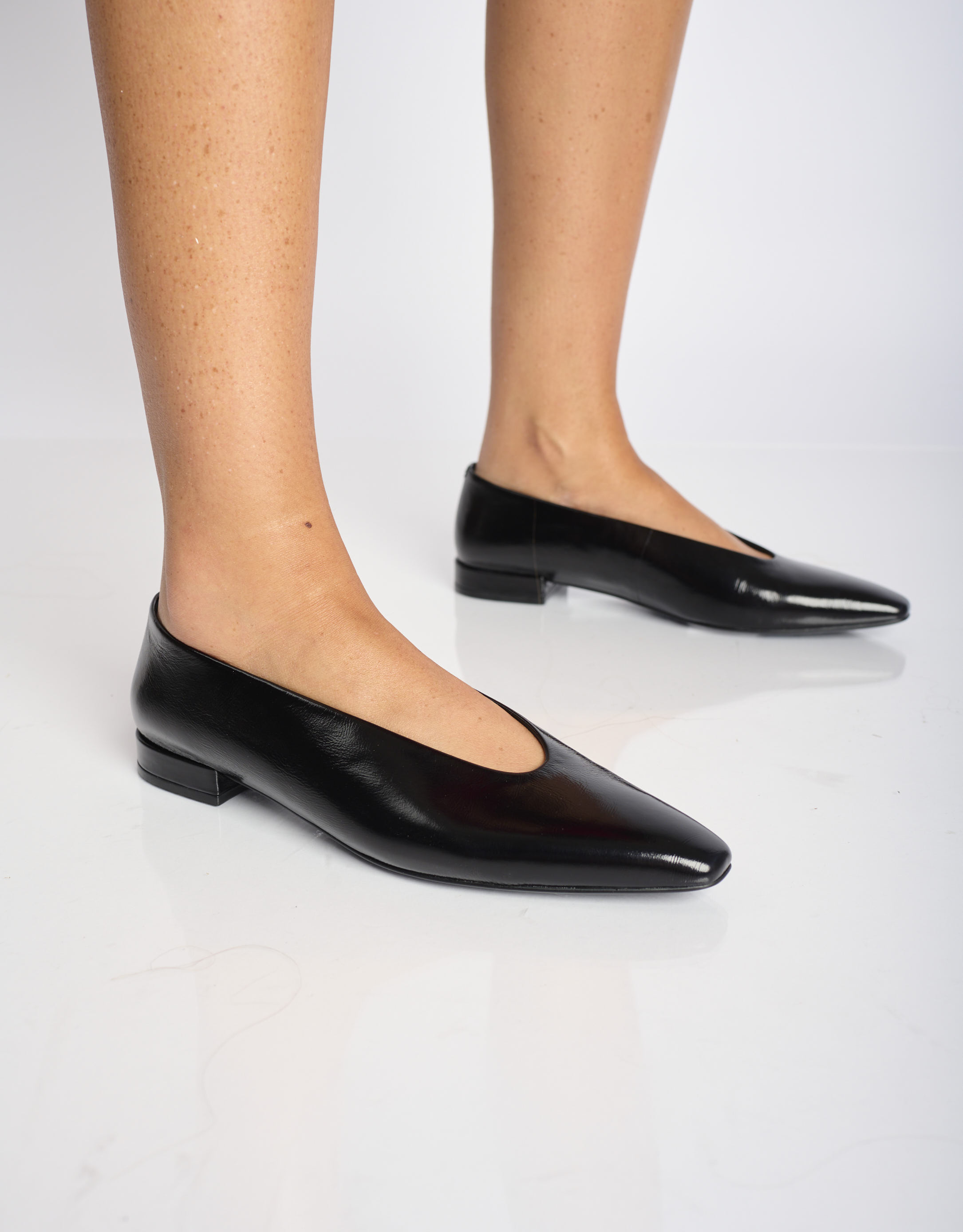 נעלי נשים - Jeffrey Campbell - נעלי סירה שטוחות HINTED - שחור3