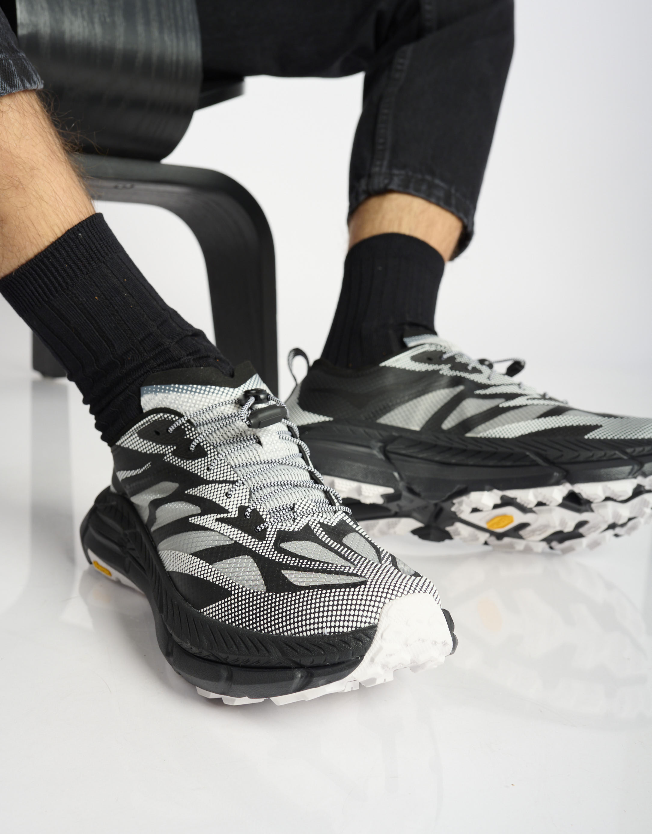 נעלי גברים - Hoka - סניקרס MAFATE SPEED4 LITE - שחור אפור1