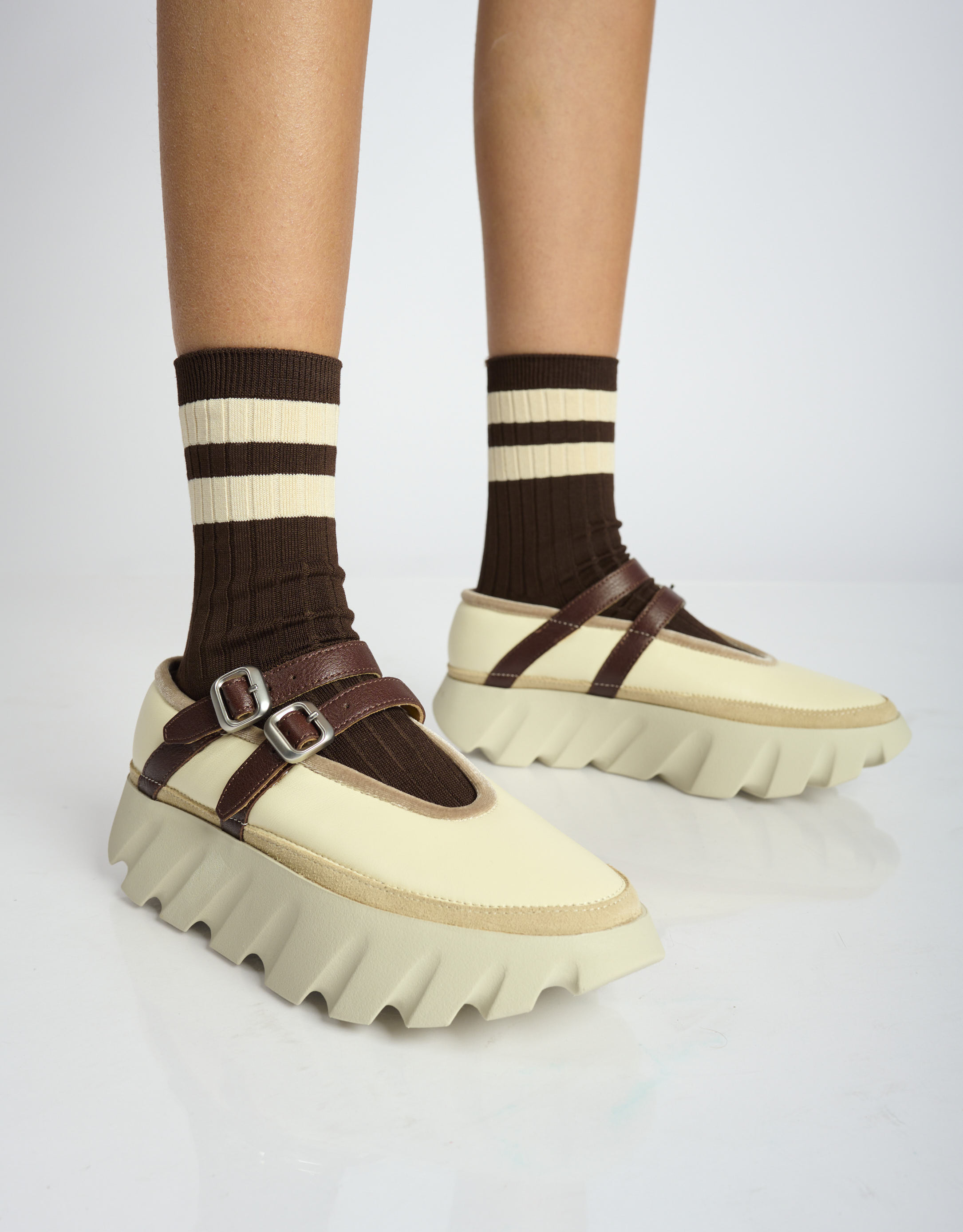 נעלי נשים - Le Bon Shoppe - גרביים HER VARSITY - חום4