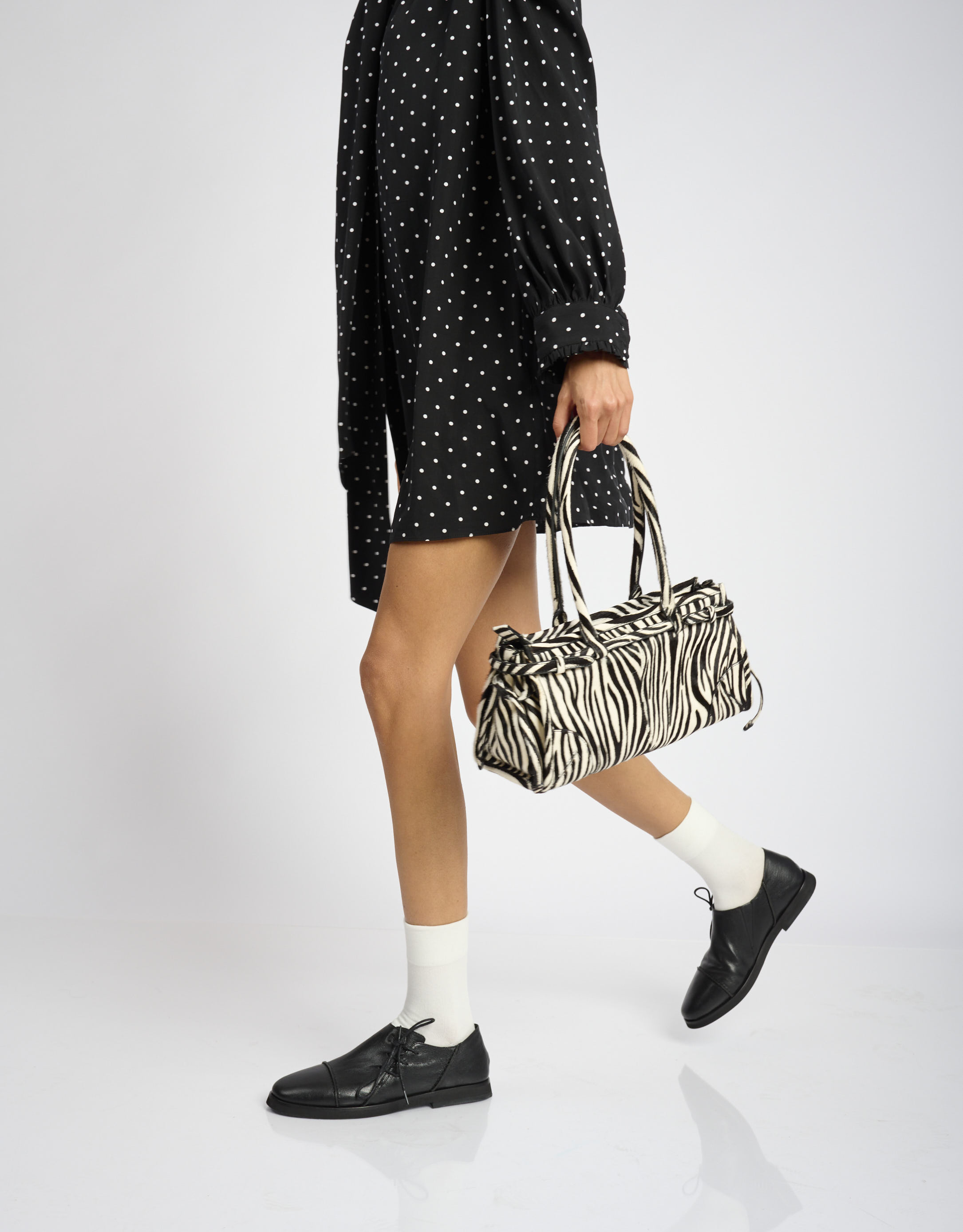 נעלי נשים - Jeffrey Campbell - תיק צד  PESKY - זברה4