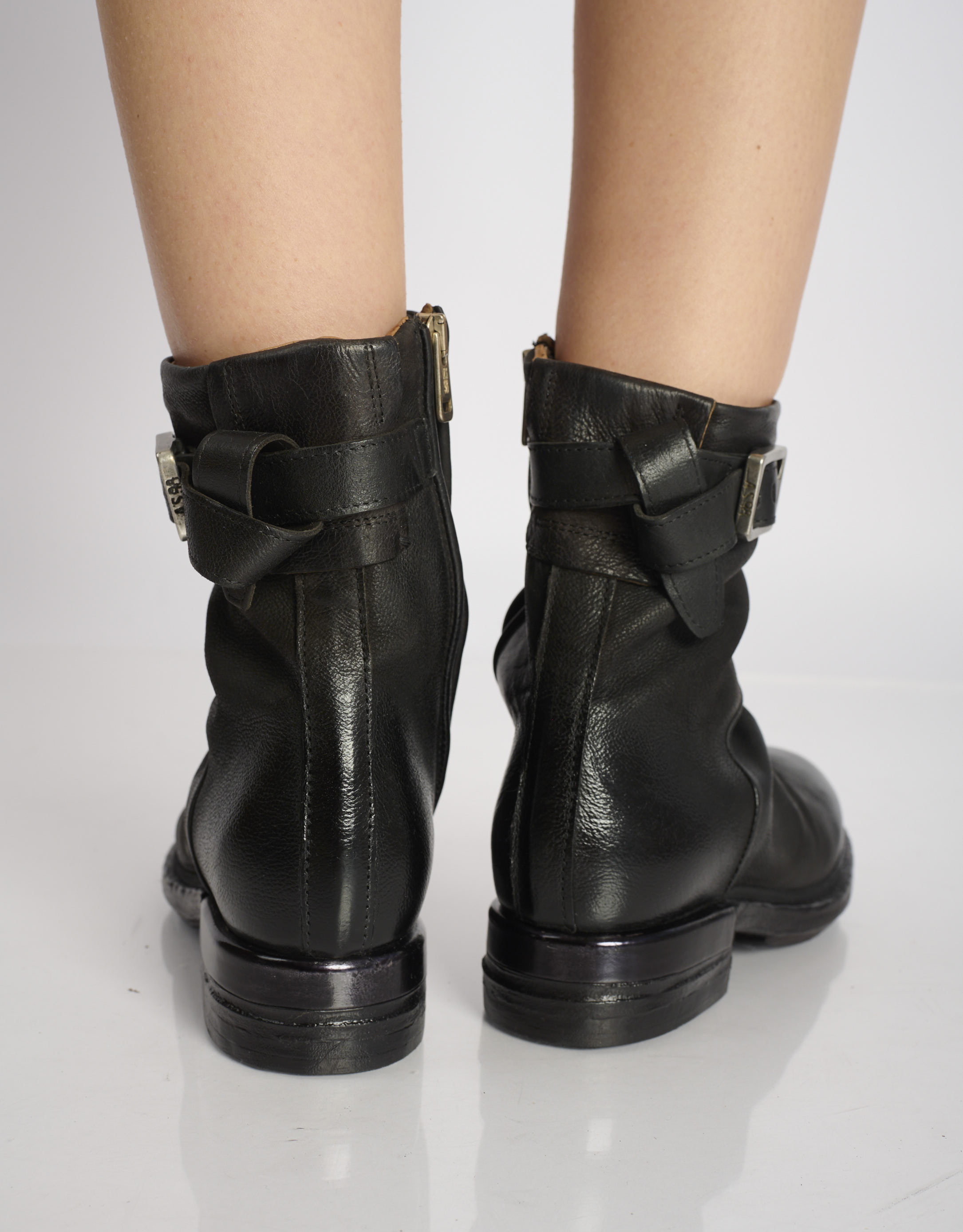 נעלי נשים - A.S. 98 - מגפוני עור ARCHE - שחור4