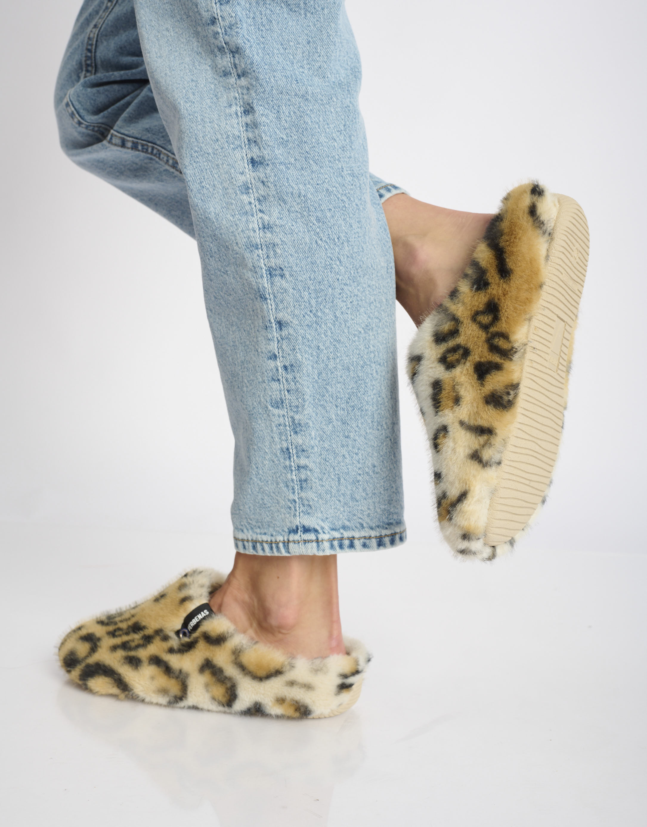 נעלי נשים - Verbenas - נעלי בית מנומרות YORK FUR - קאמל1