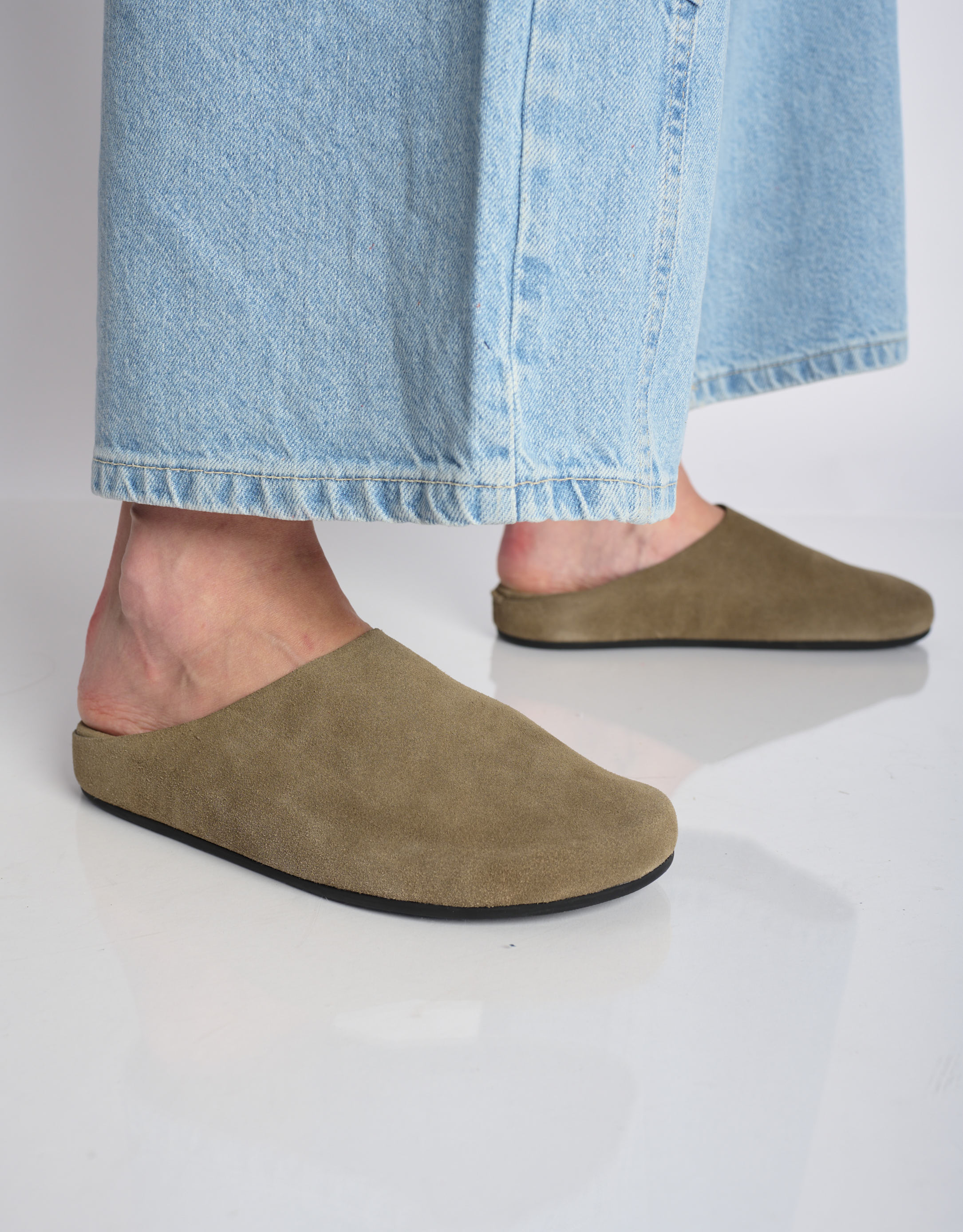 נעלי נשים - Jeffrey Campbell - כפכפי זמש CONTENT - אפור חום4