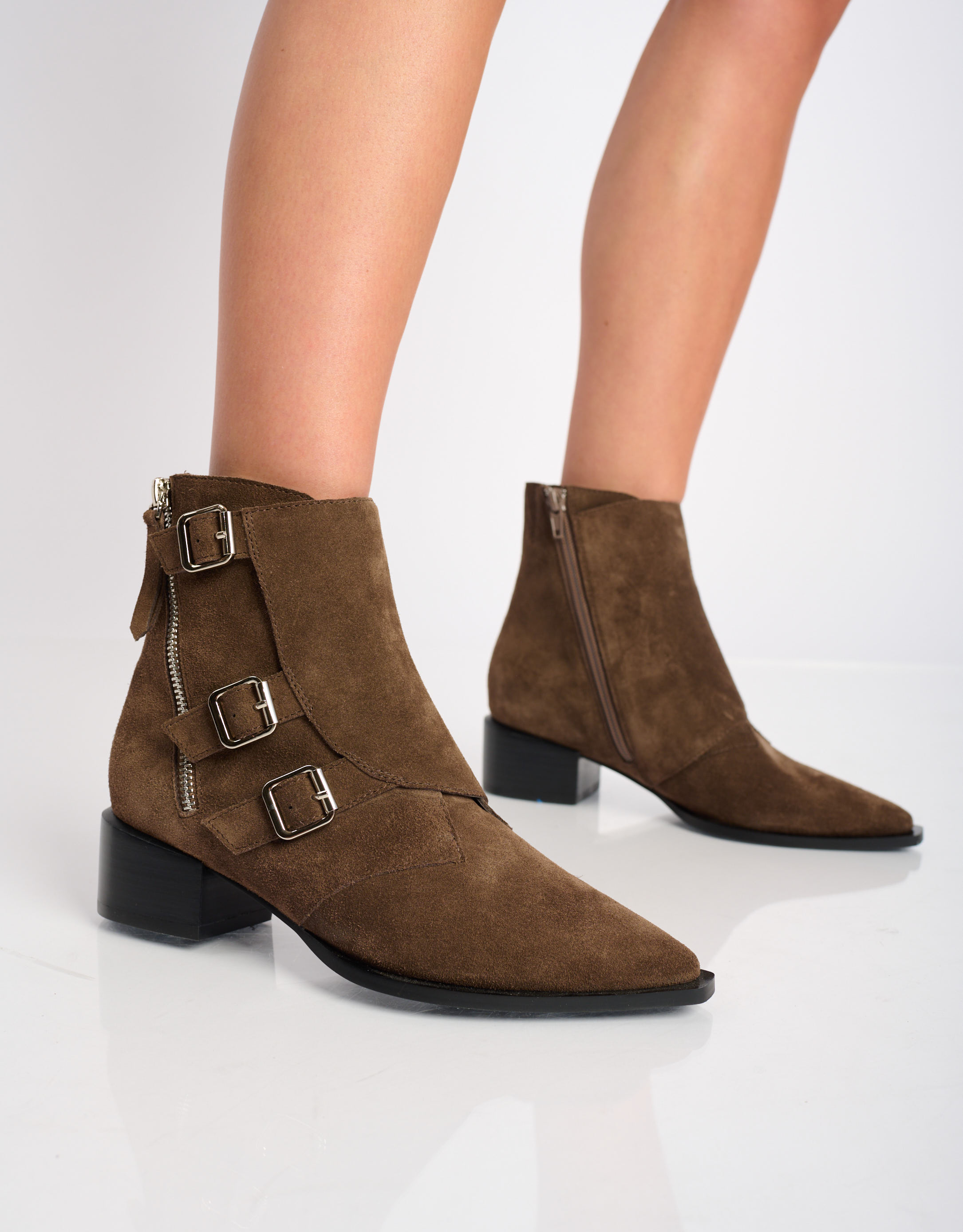 נעלי נשים - Jeffrey Campbell - מגפוני זמש DUCKI - חום כהה3