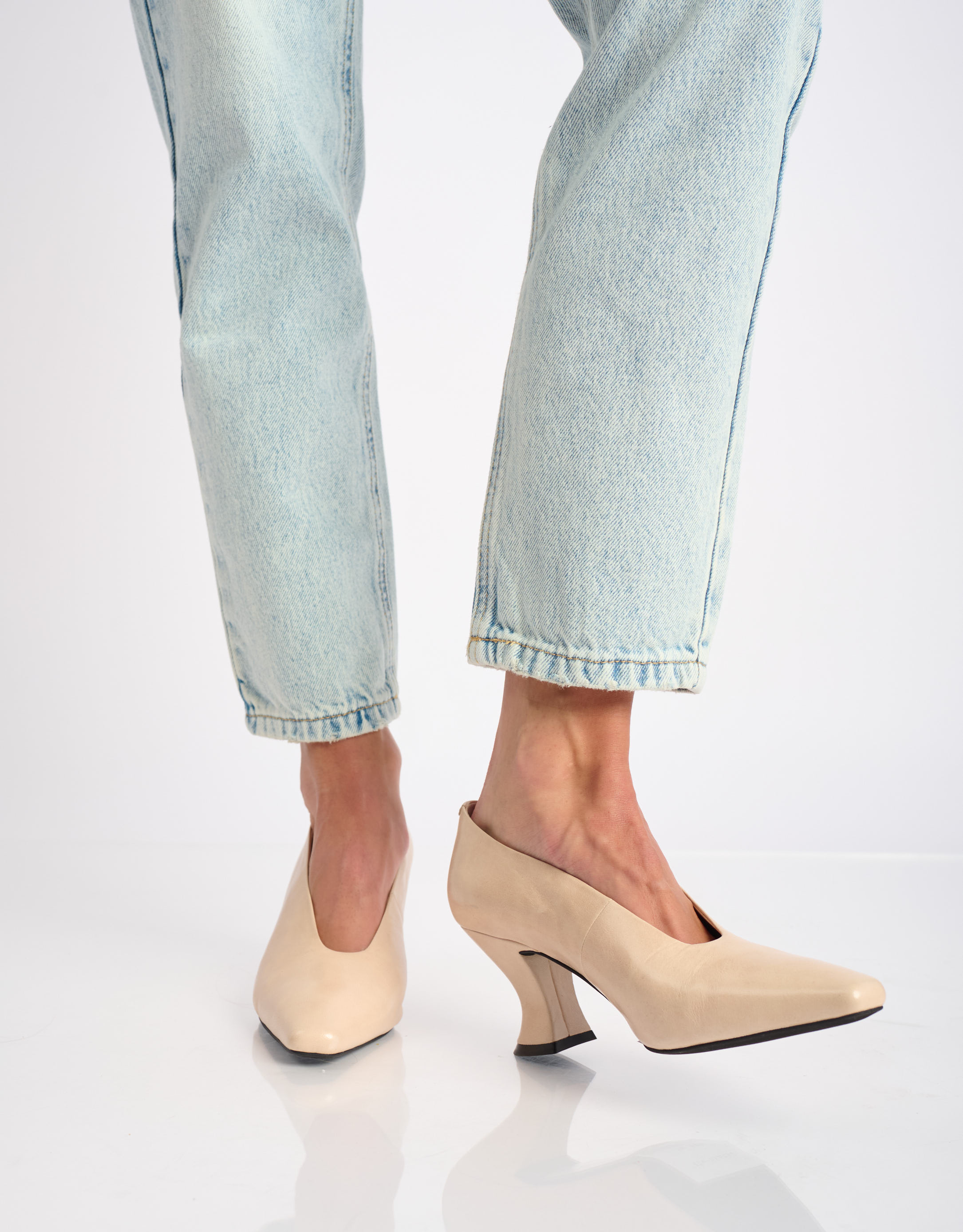 נעלי נשים - Jeffrey Campbell - נעלי סירה מעור HINTS - ניוד1