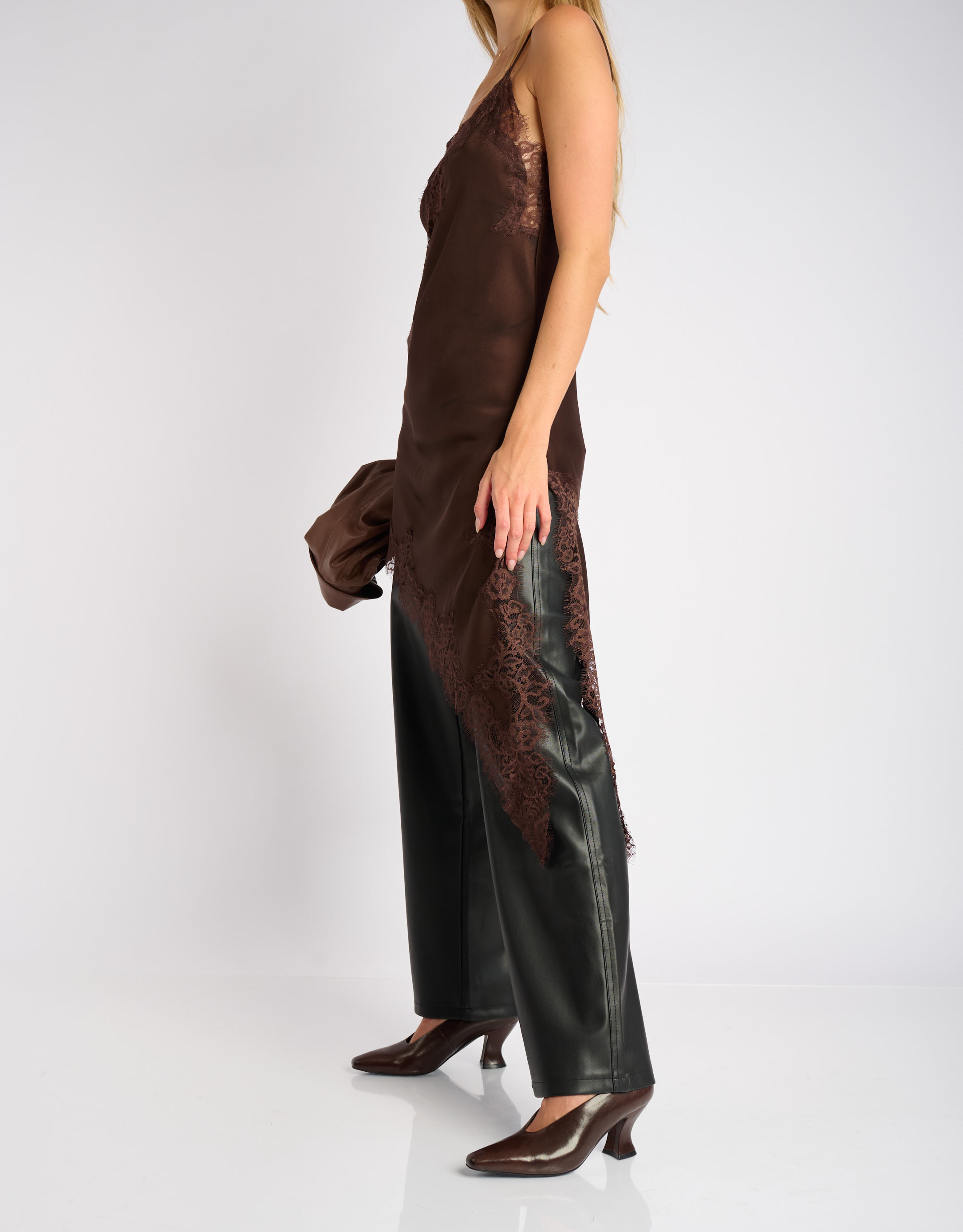 נעלי נשים - Jeffrey Campbell - נעלי סירה מעור HINTS - חום2