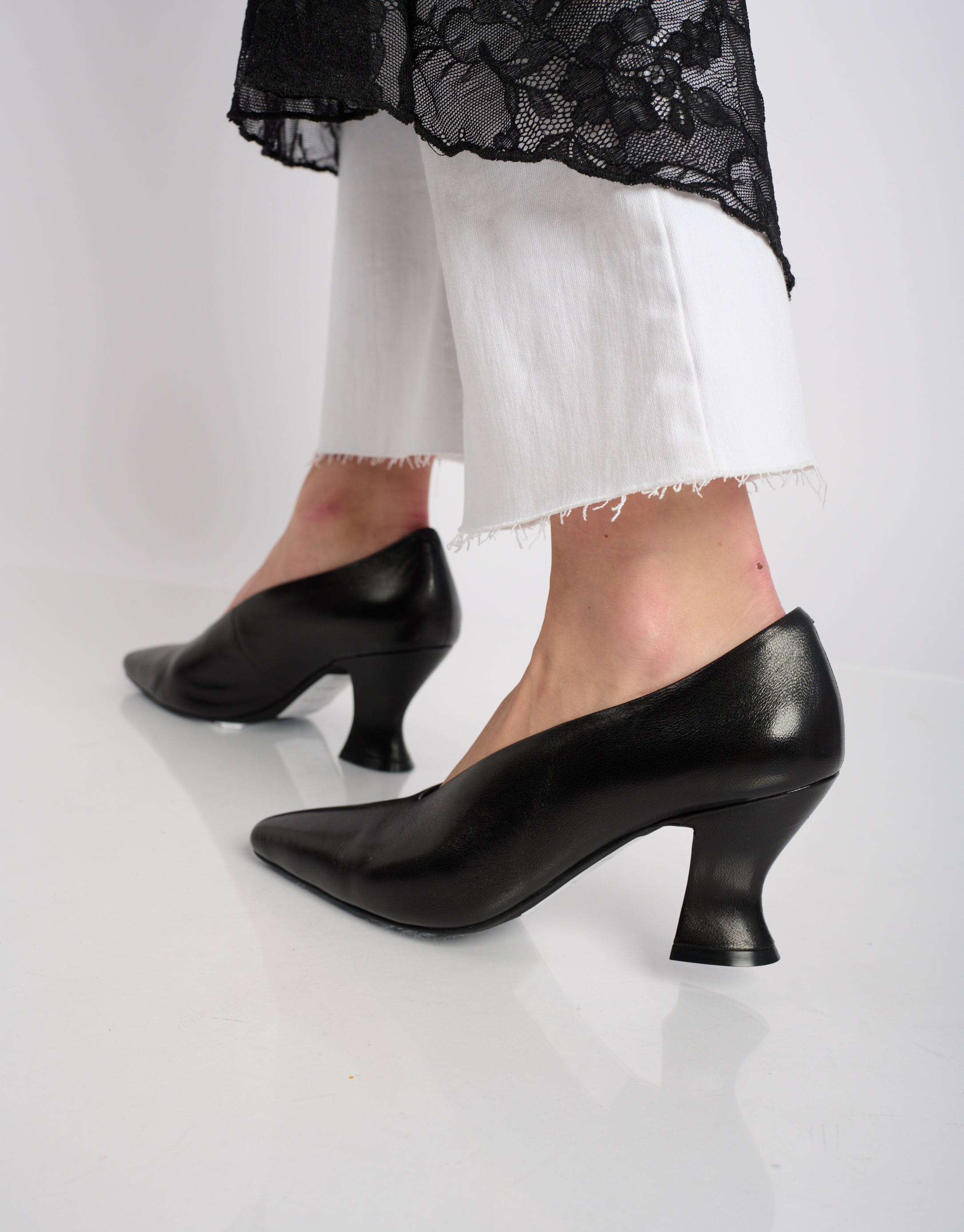 נעלי נשים - Jeffrey Campbell - נעלי סירה מעור HINTS - שחור4