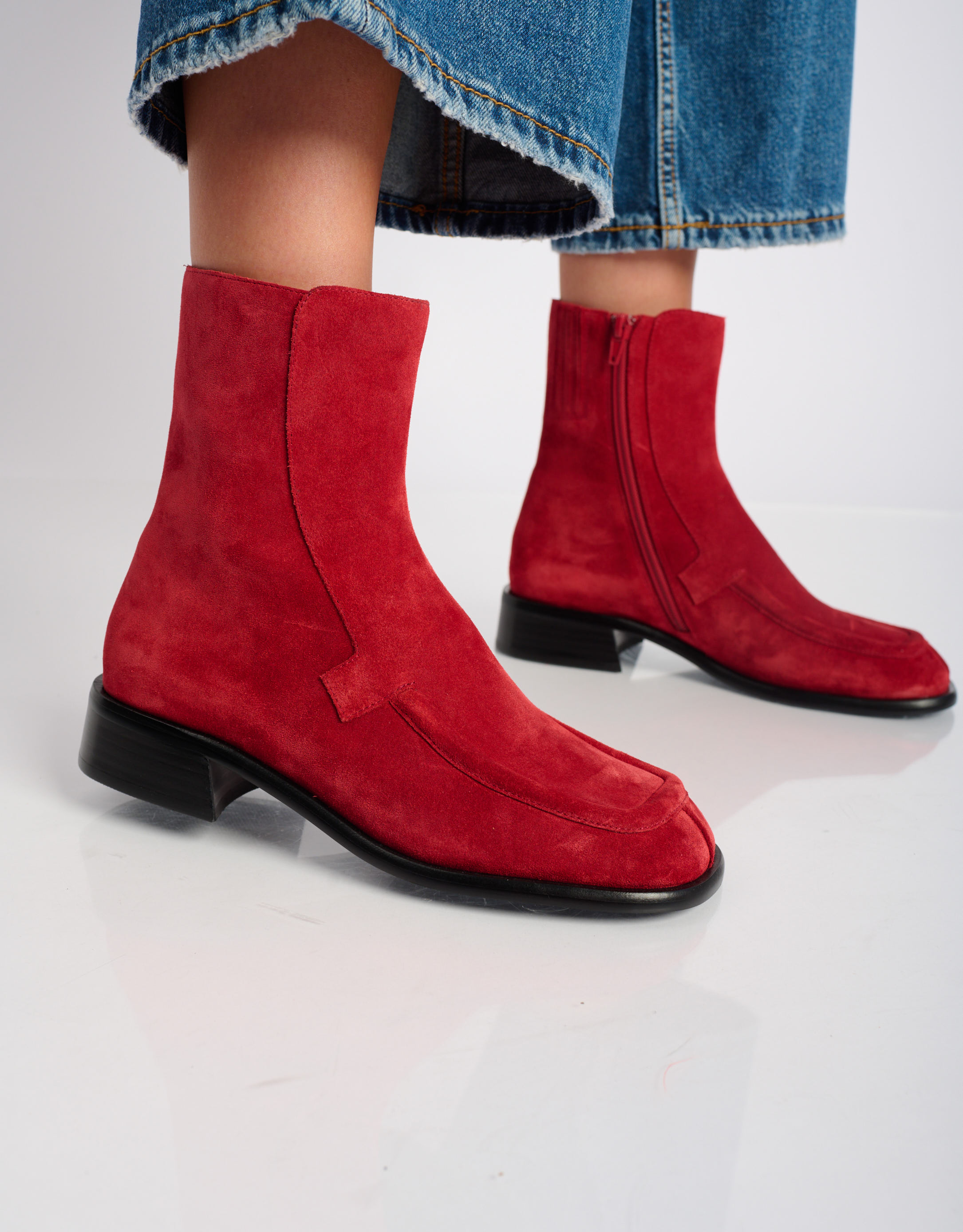 נעלי נשים - Jeffrey Campbell - מגפונים שטוחים מזמש  ODET - אדום3