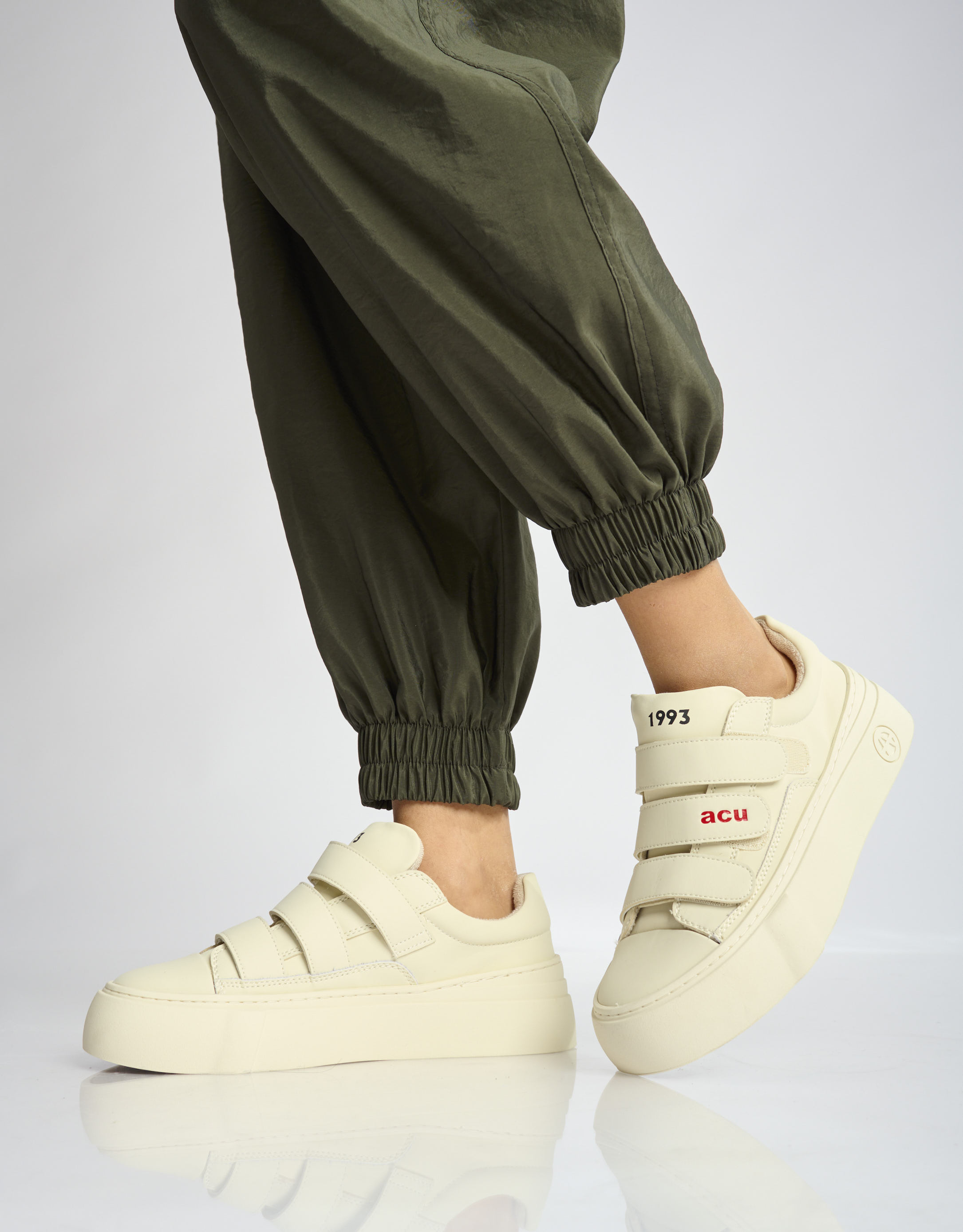 נעלי נשים - Acupuncture - סניקרס דמוי עור AFC STRAP - לבן1