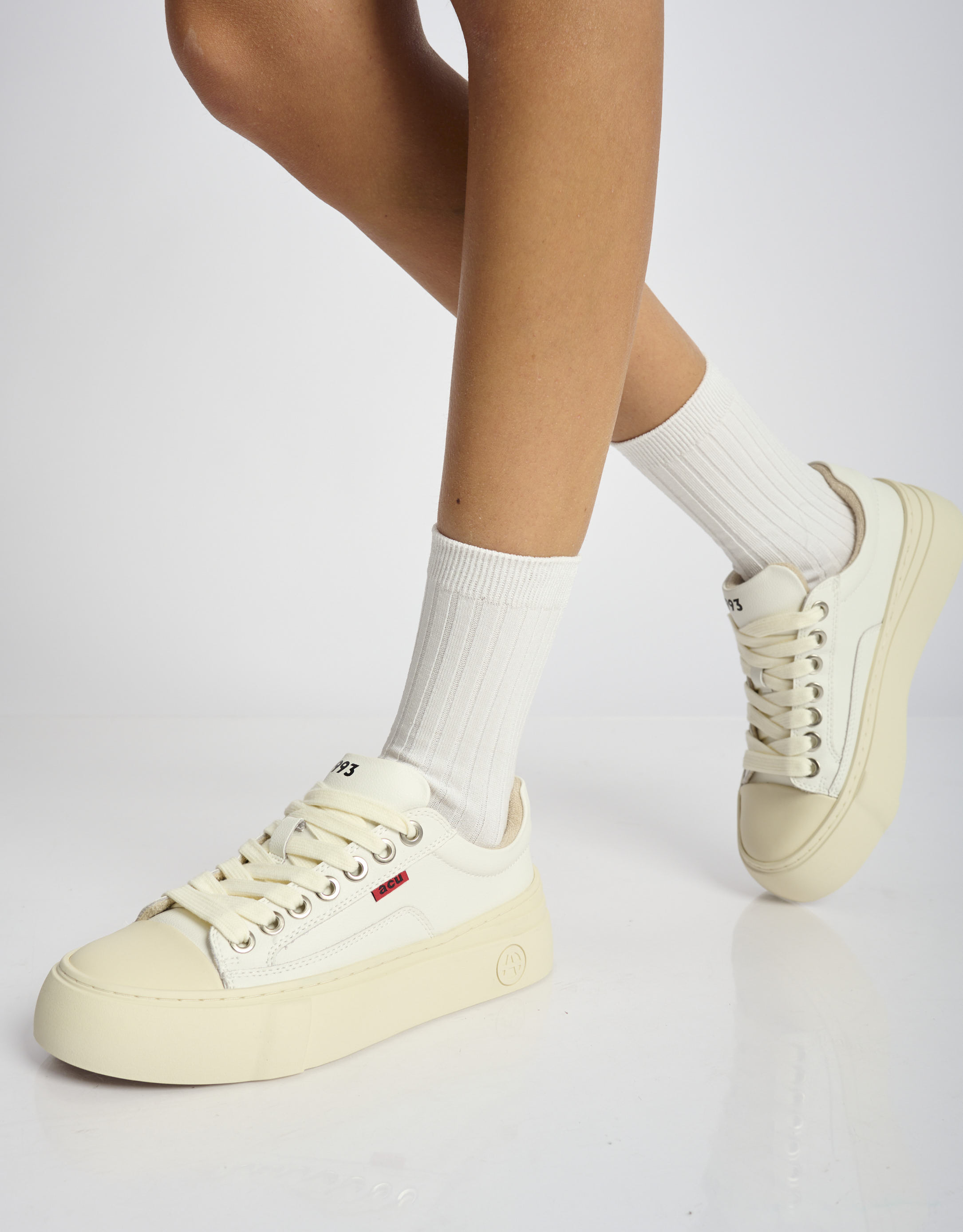 נעלי נשים - Acupuncture - סניקרס דמוי עור AFC - לבן1