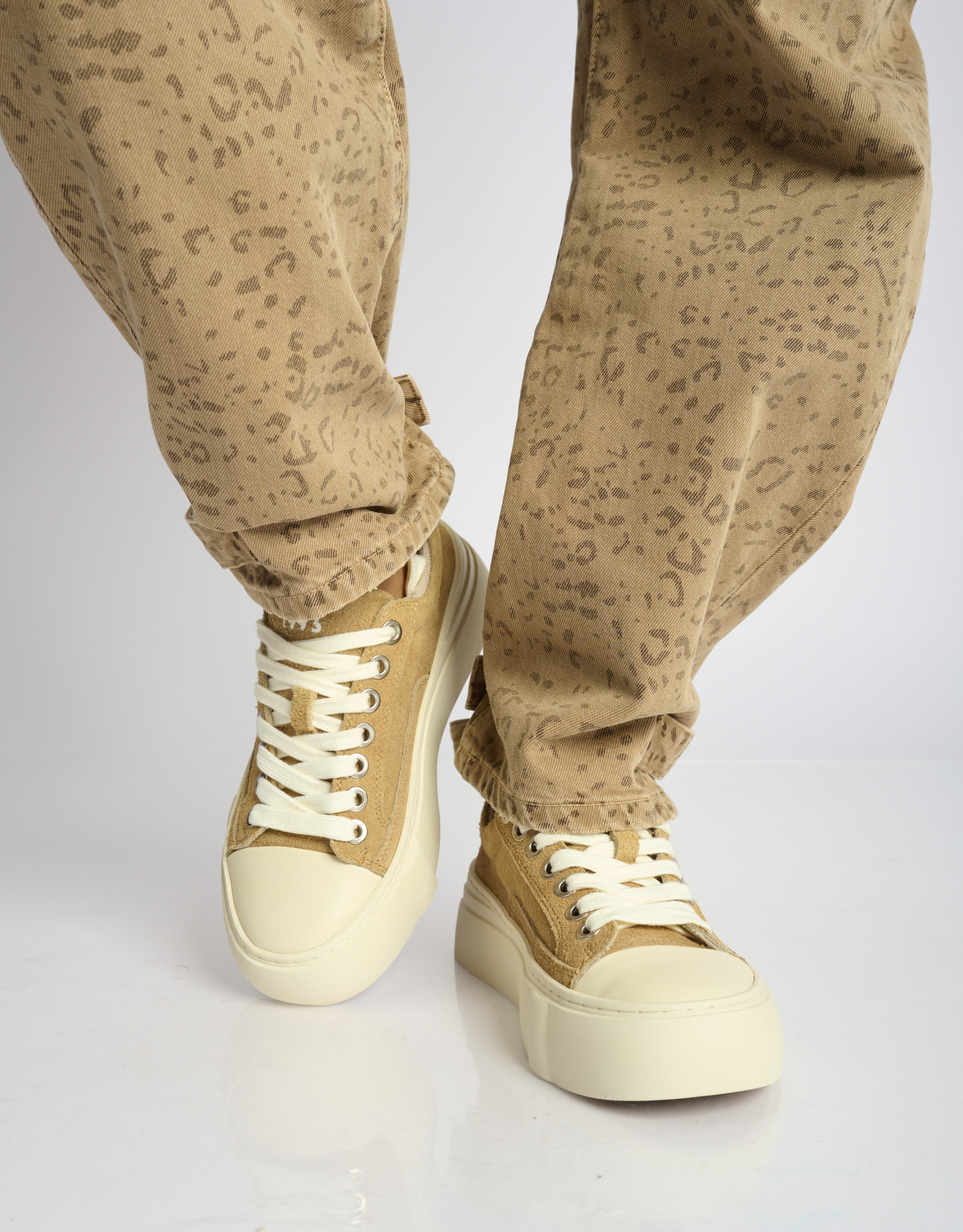 נעלי נשים - Acupuncture - סניקרס מזמש AFC - חום בהיר1