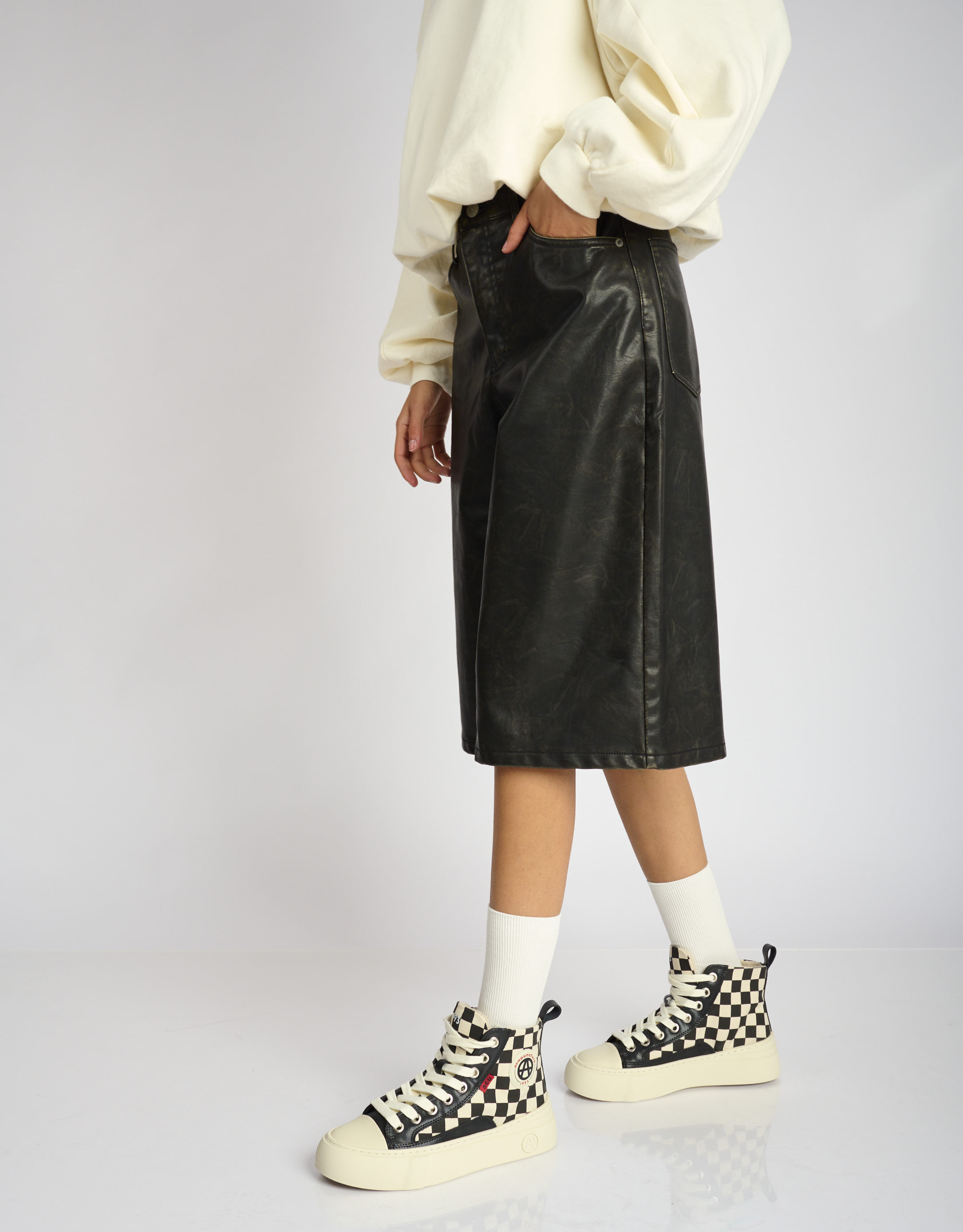 נעלי נשים - Acupuncture - סניקרס גבוהות  AFC - שחור לבן2