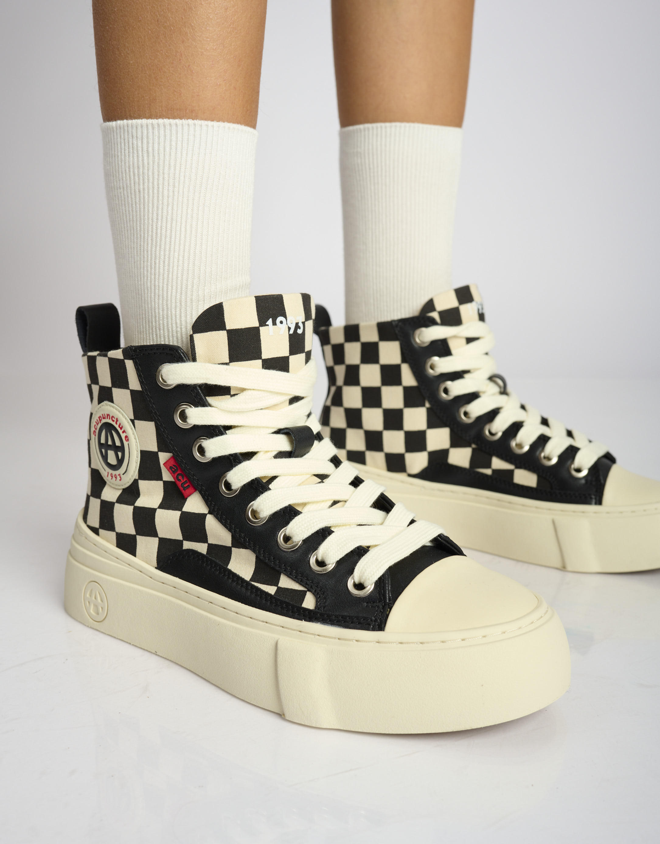 נעלי נשים - Acupuncture - סניקרס גבוהות  AFC - שחור לבן3