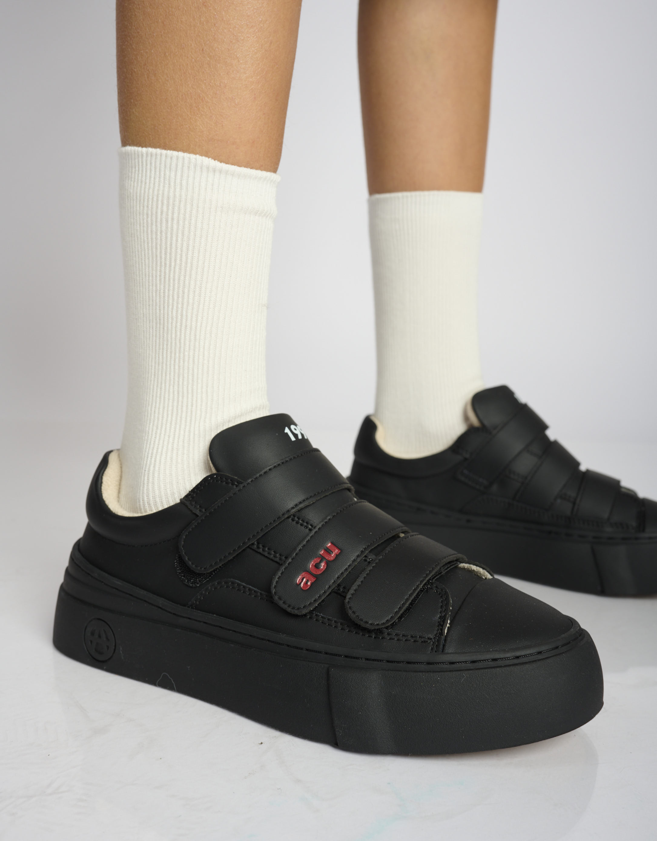 נעלי נשים - Acupuncture - סניקרס דמוי עור AFC STRAP - שחור4