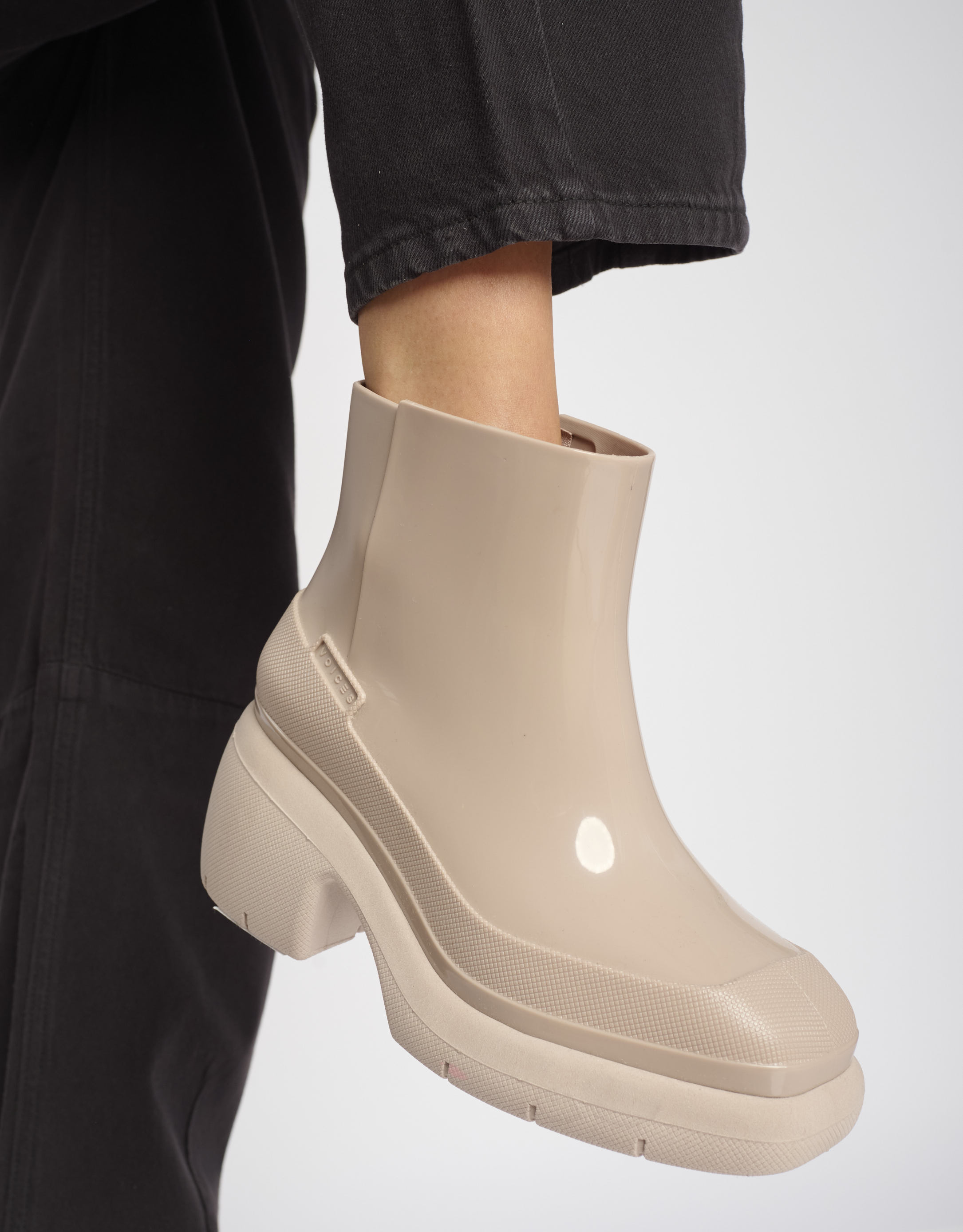 נעלי נשים - Voices - מגפוני גומי STROKE - בז'1