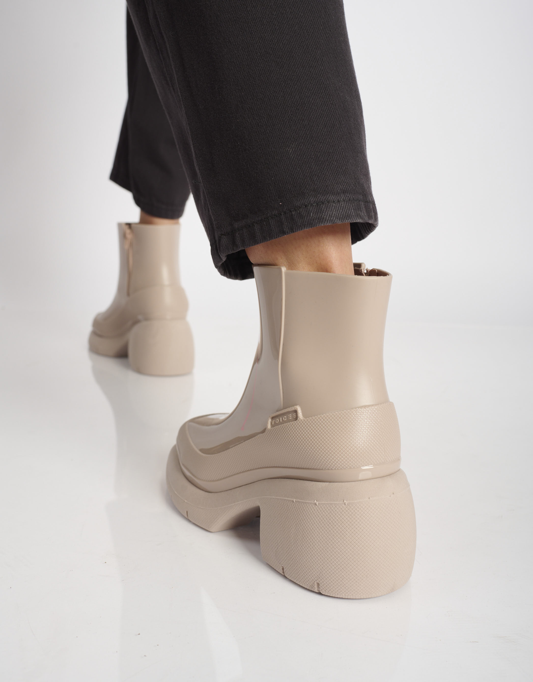 נעלי נשים - Voices - מגפוני גומי STROKE - בז'4