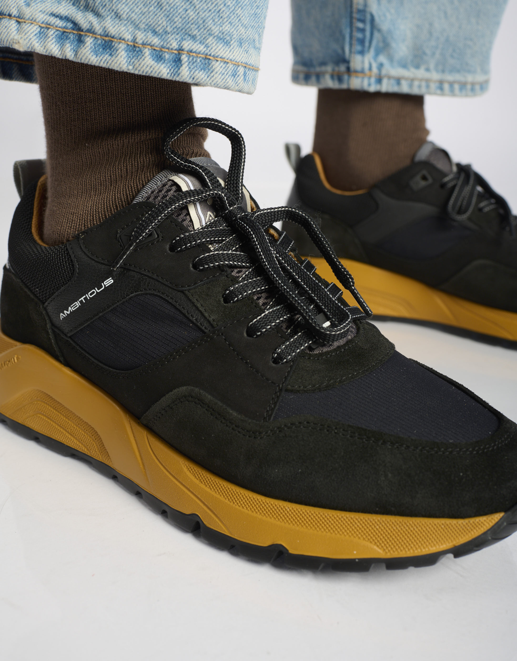 נעלי גברים - Ambitious - סניקרס זמש ובד STRIDER - שחור כתום1