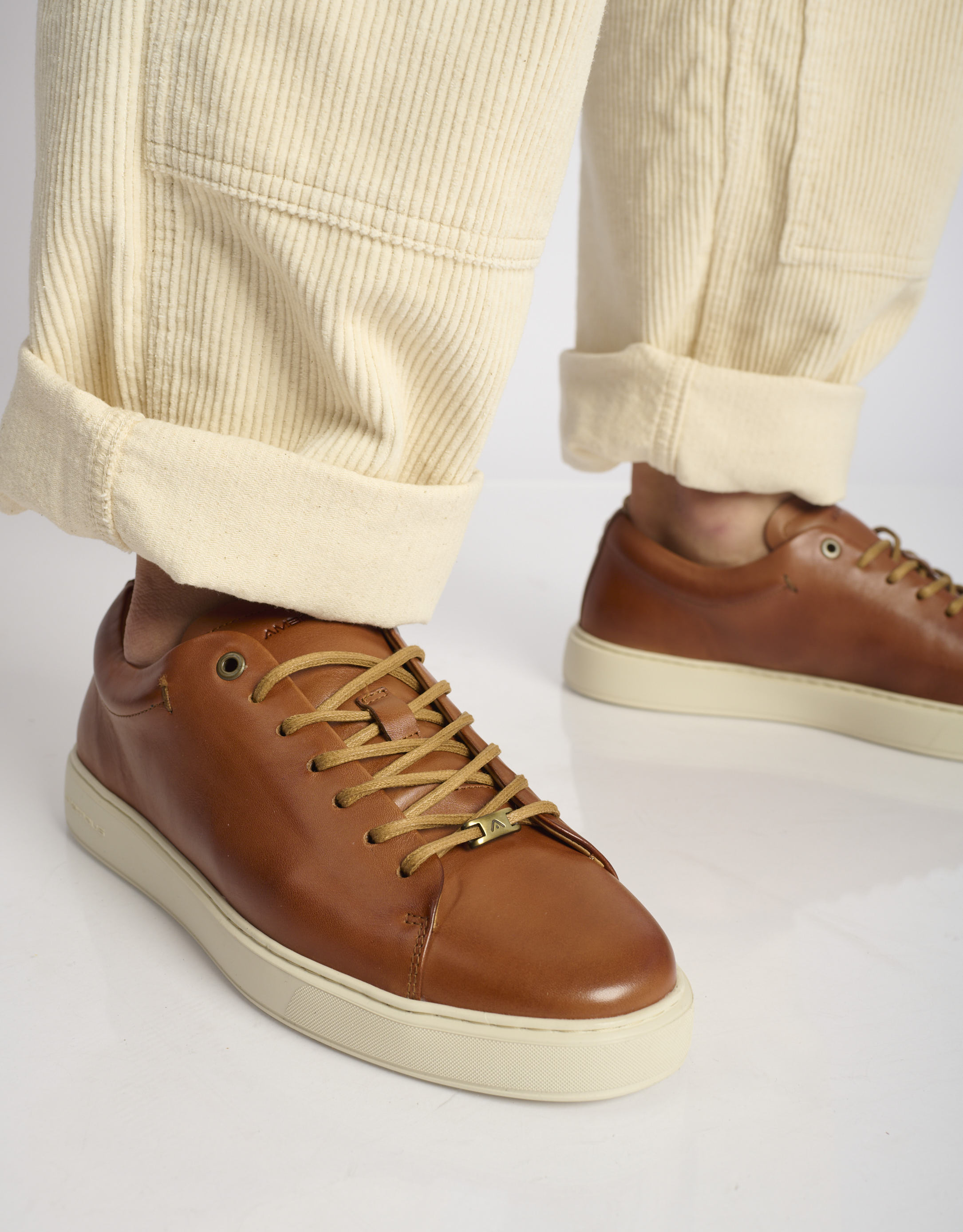 נעלי גברים - Ambitious - סניקרס עור LEWIS - קאמל2