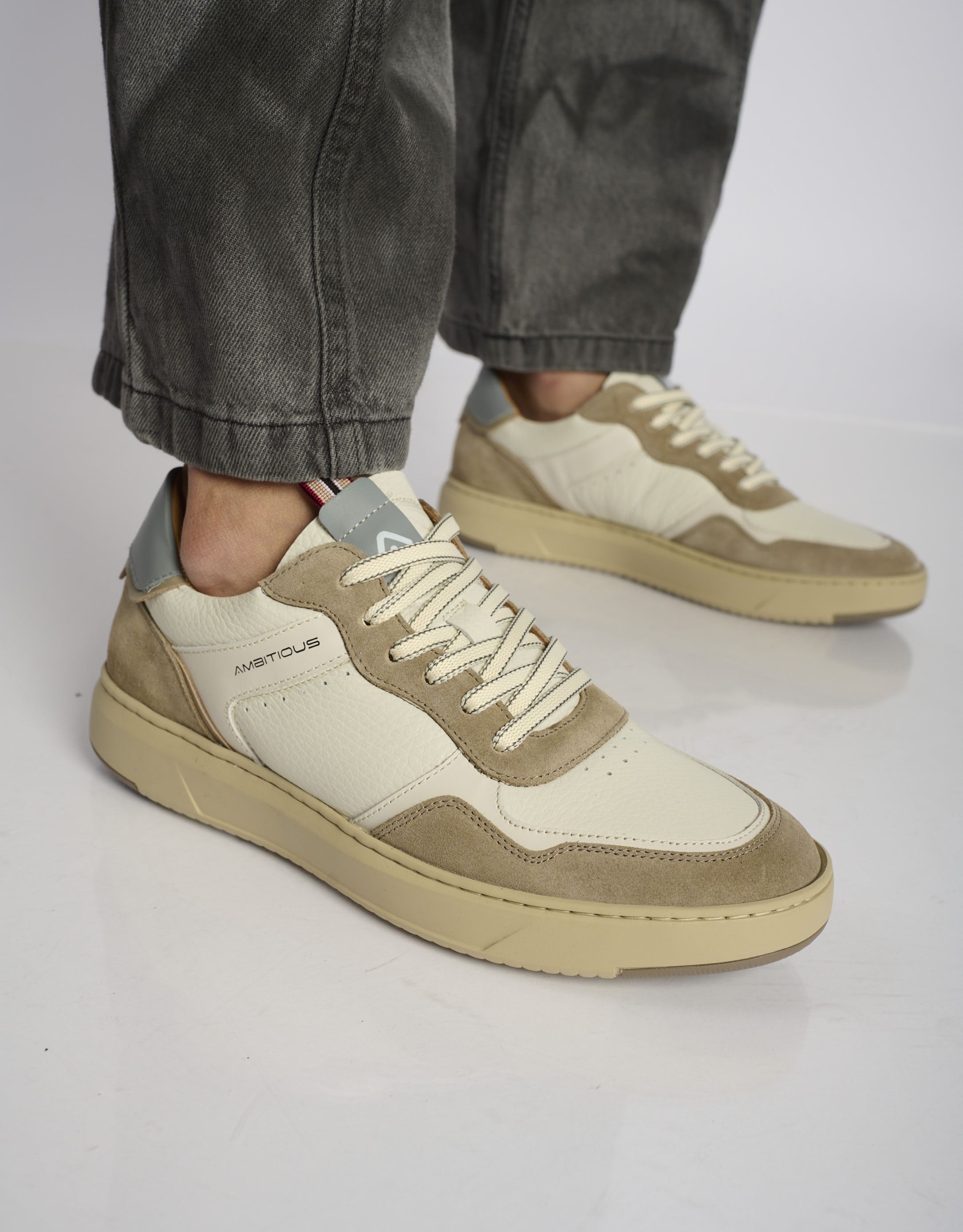 נעלי גברים - Ambitious - סניקרס עור AKTIF - לבן   חום4