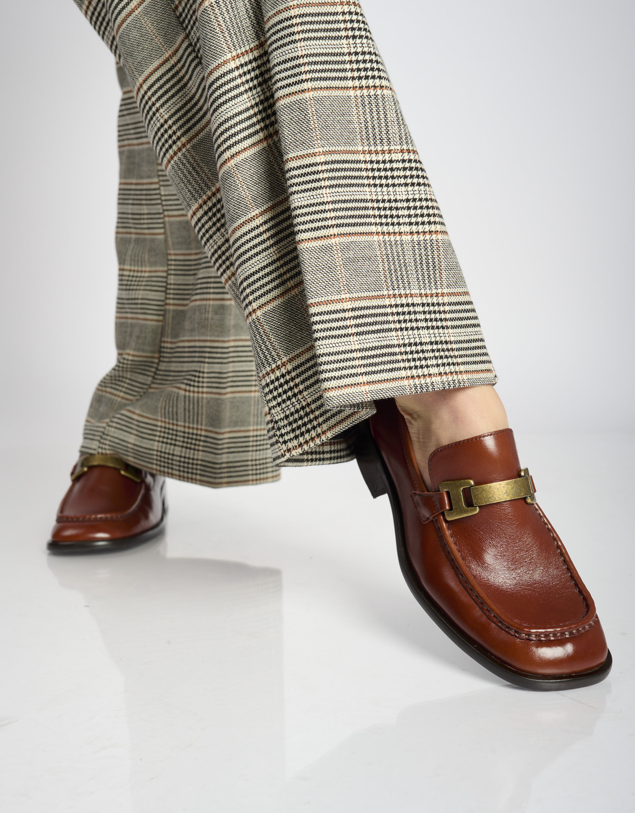 נעלי נשים - Jeffrey Campbell - מוקסינים EXPERTISE - חום1