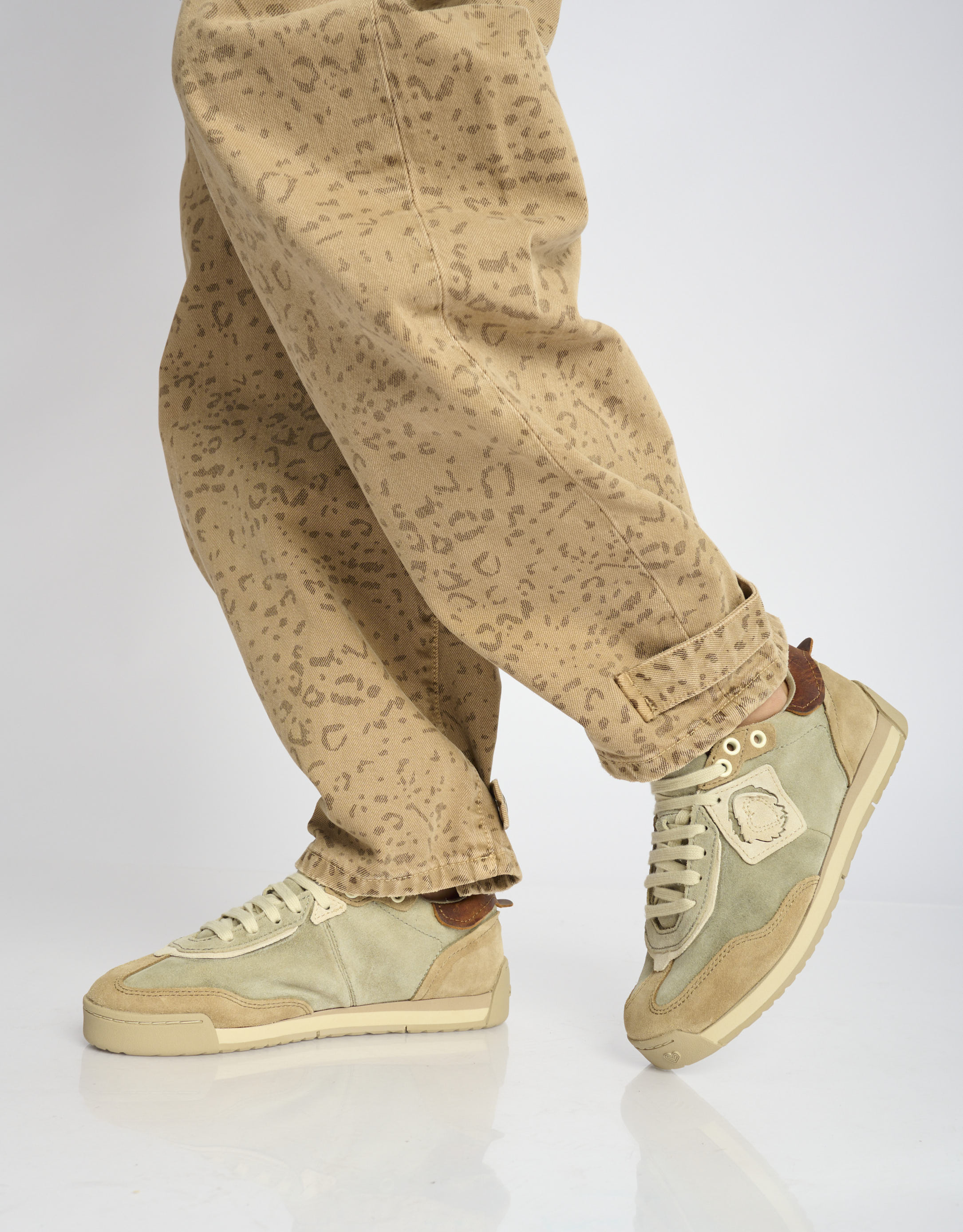 נעלי נשים - Satorisan - סניקרס זמש ENSO - אפור   בז'1