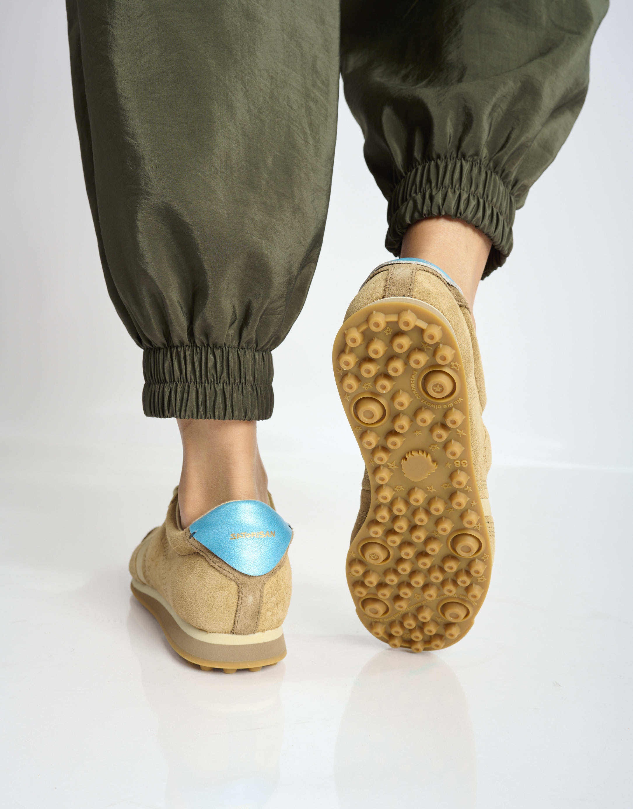 נעלי נשים - Satorisan - סניקרס זמש STARDUST - חום בהיר4