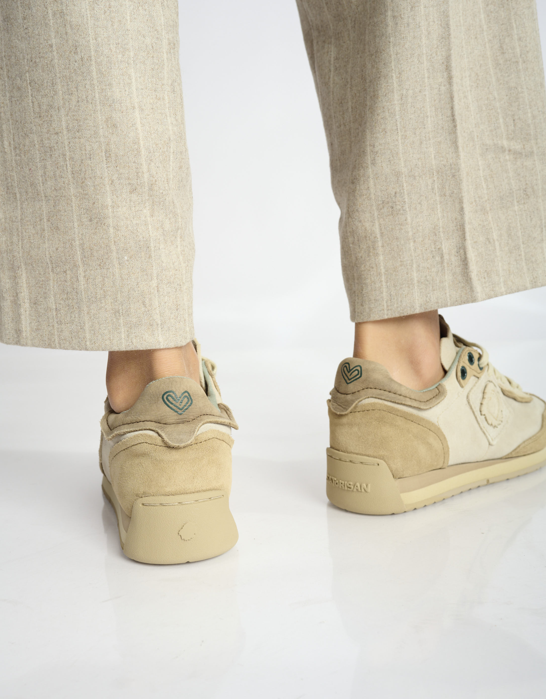 נעלי נשים - Satorisan - סניקרס זמש ENSO - אופוויט4