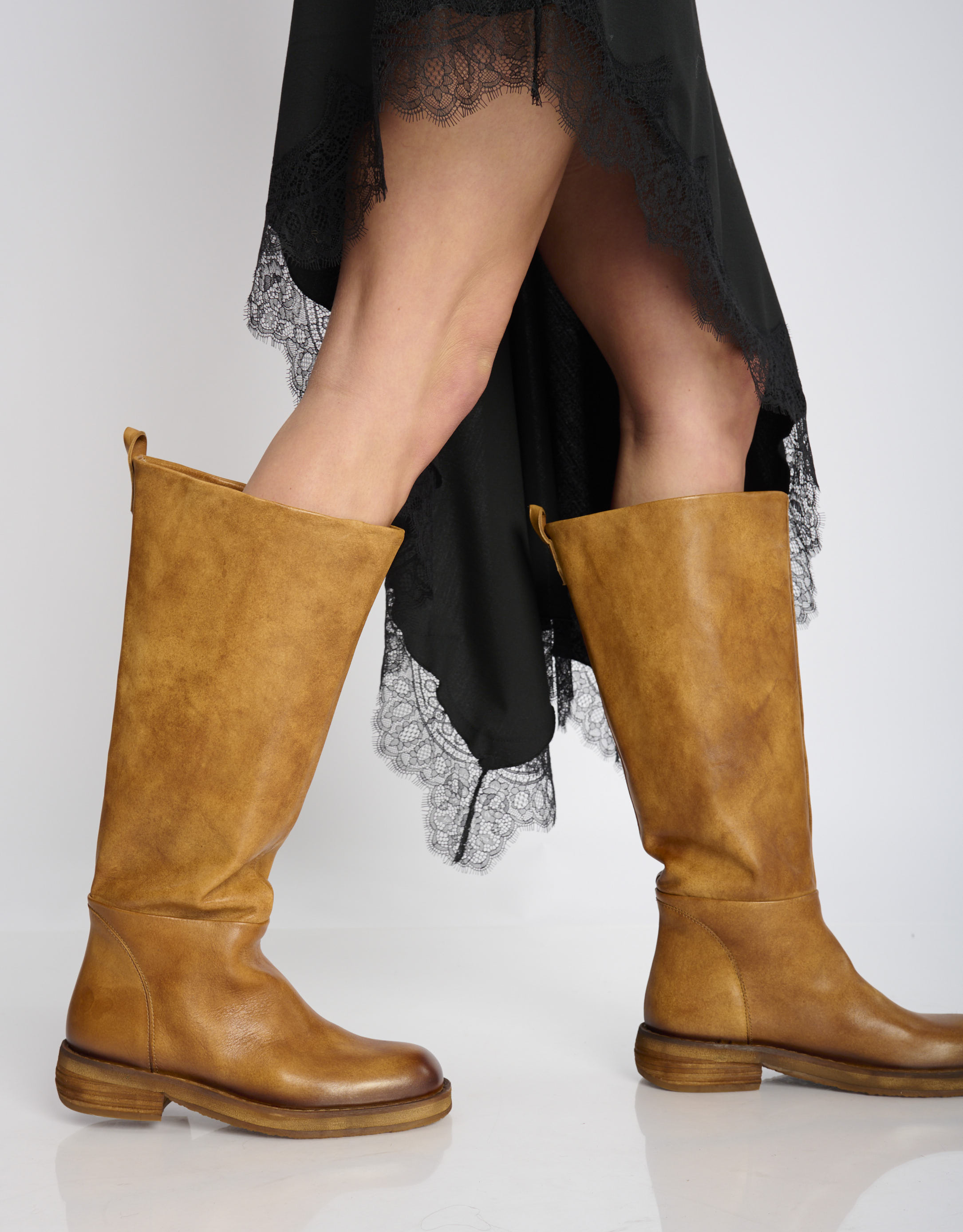 נעלי נשים - Felmini - מגפי עור CATRIN - קאמל1