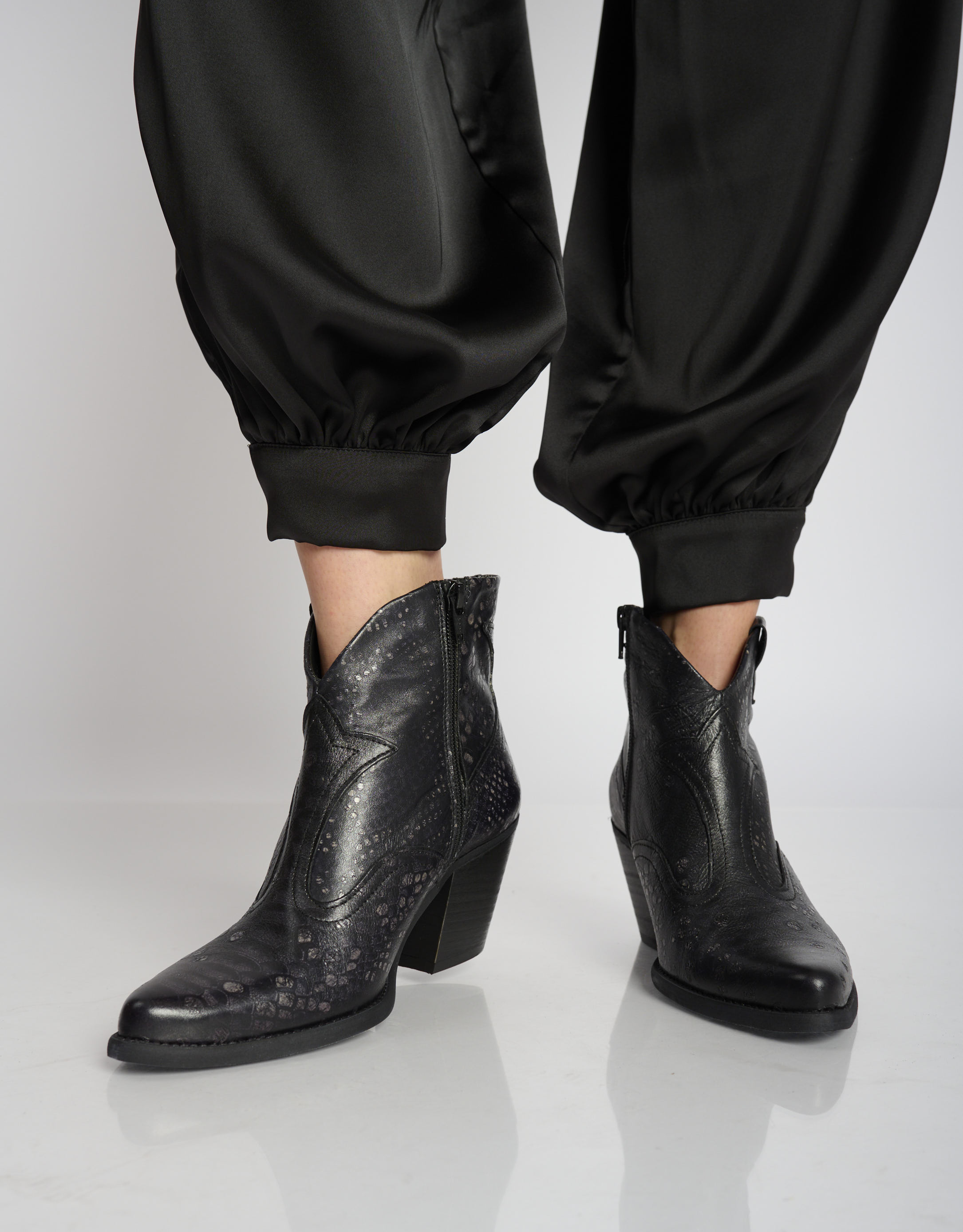 נעלי נשים - Felmini - מגפוני בוקרים  LAREDO - שחור נחש1