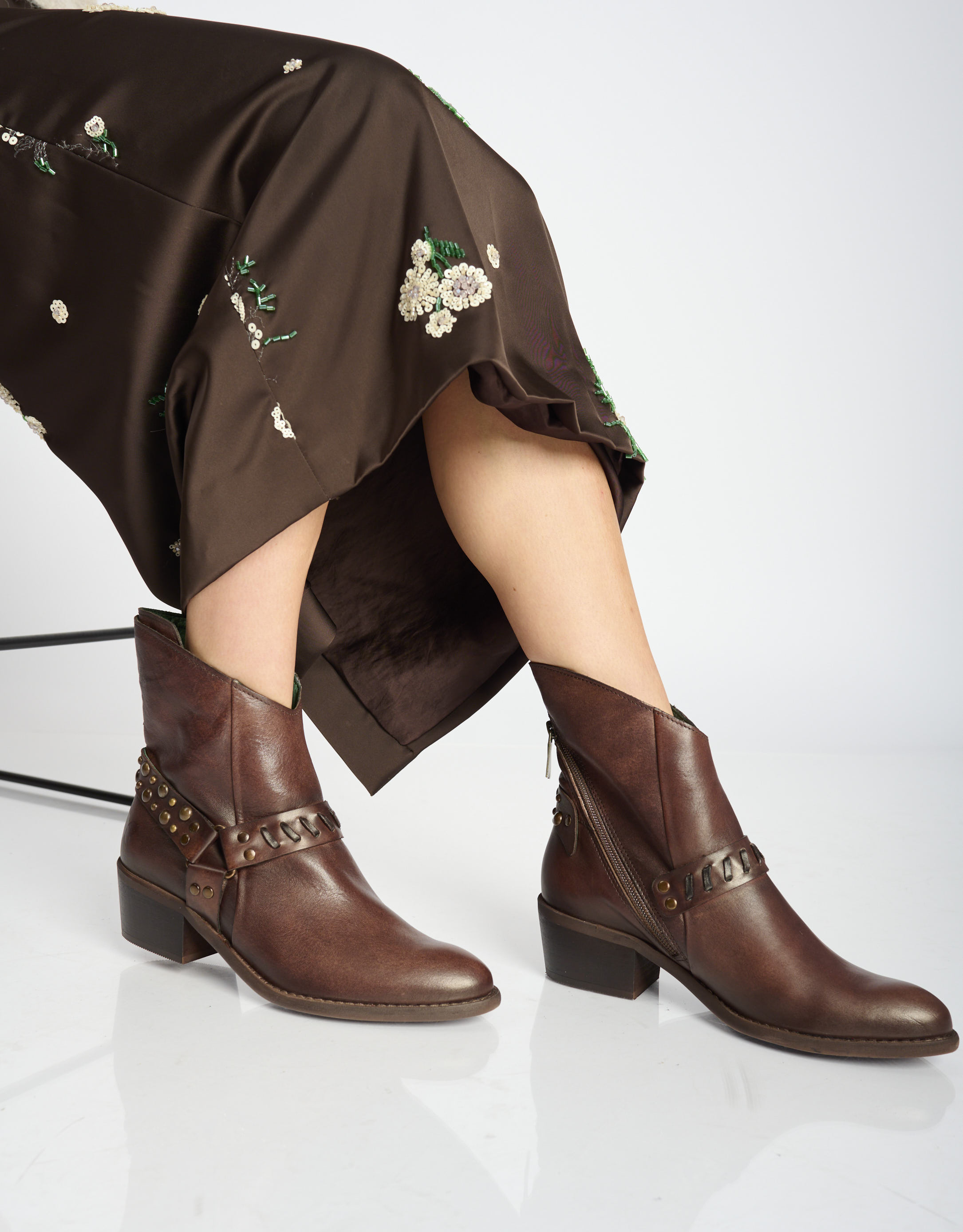 נעלי נשים - Felmini - מגפוני בוקרים וניטים RUBI - חום1