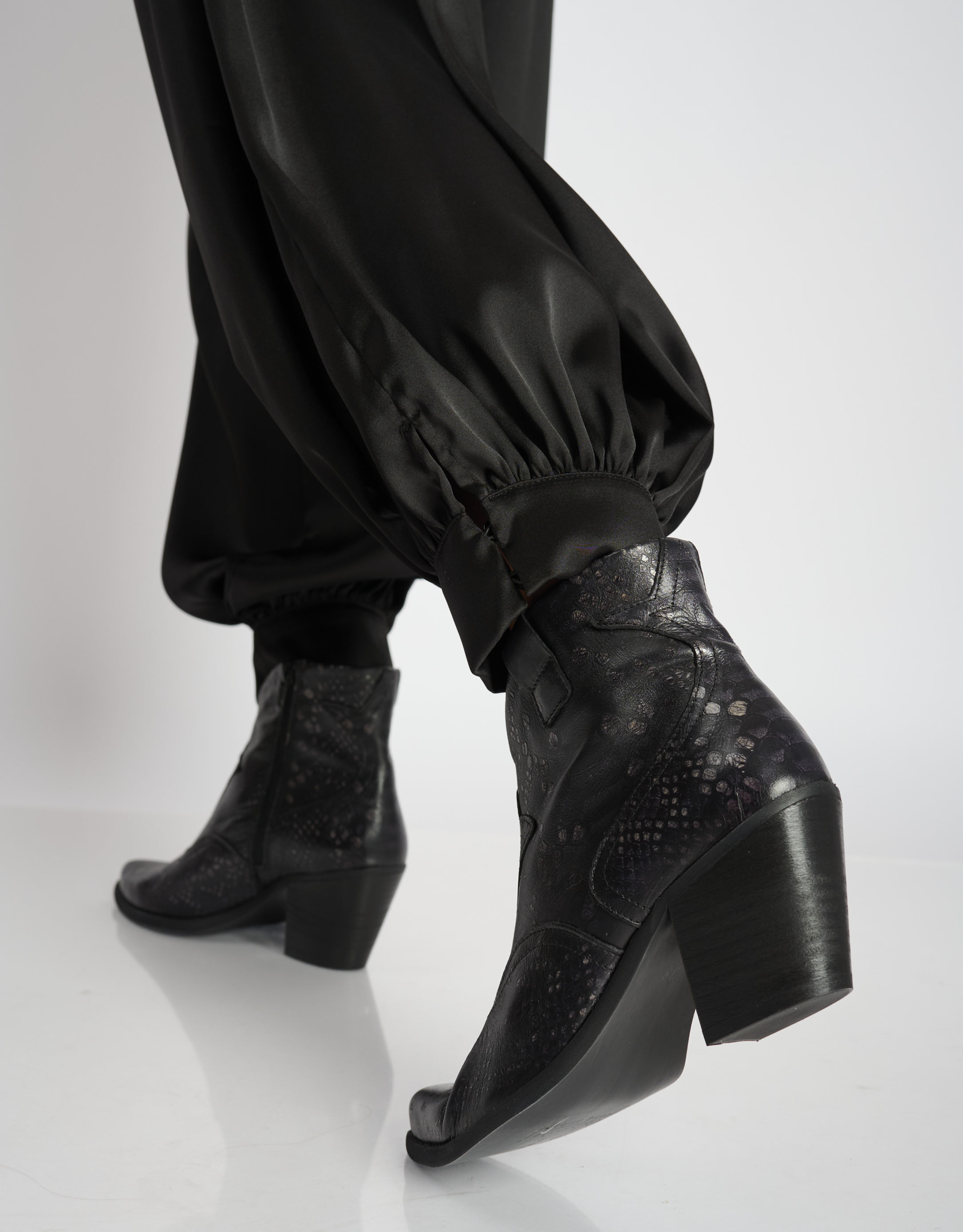 נעלי נשים - Felmini - מגפוני בוקרים  LAREDO - שחור נחש4