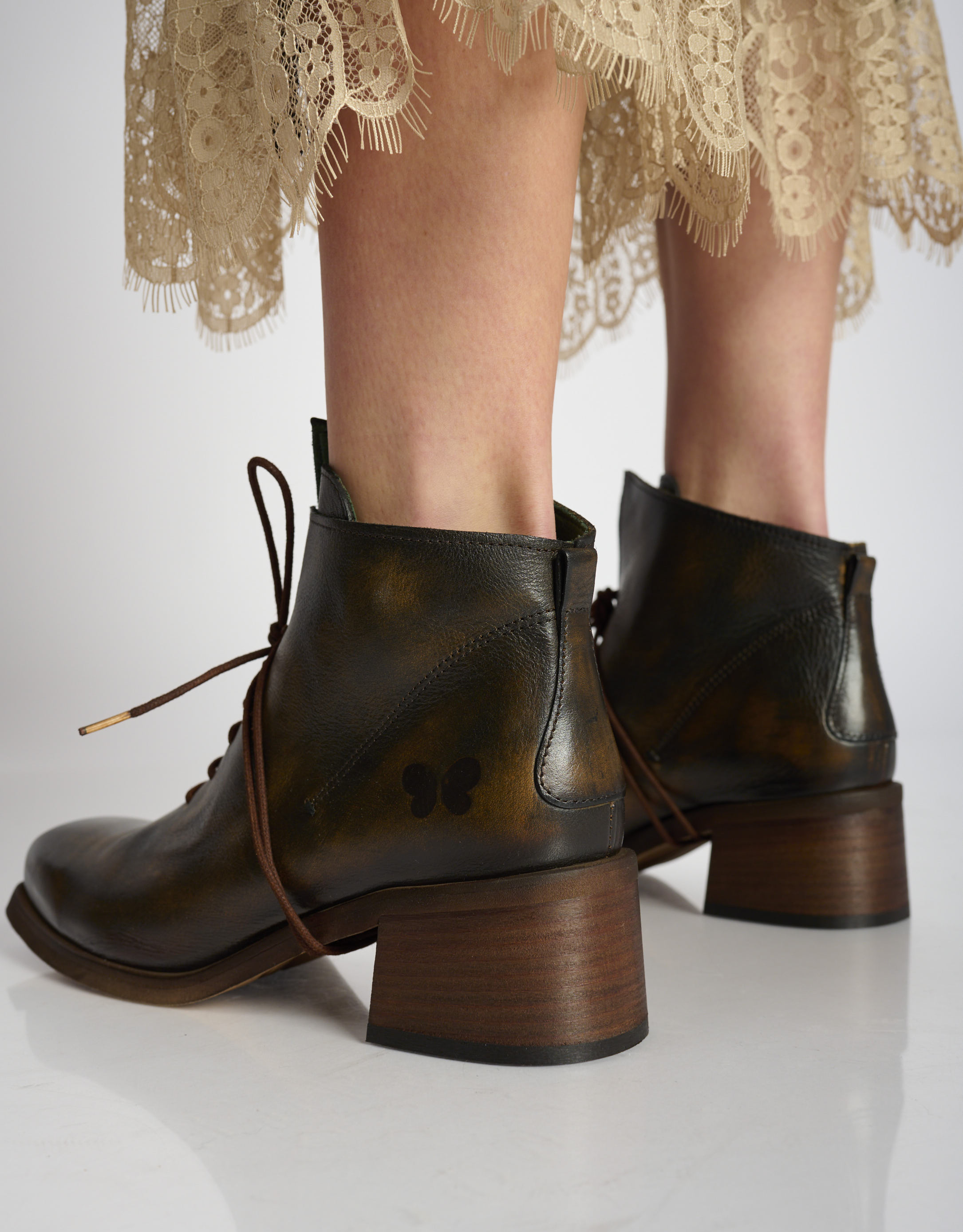 נעלי נשים - Felmini - מגפונים עם שרוכים EMIKO - חום4