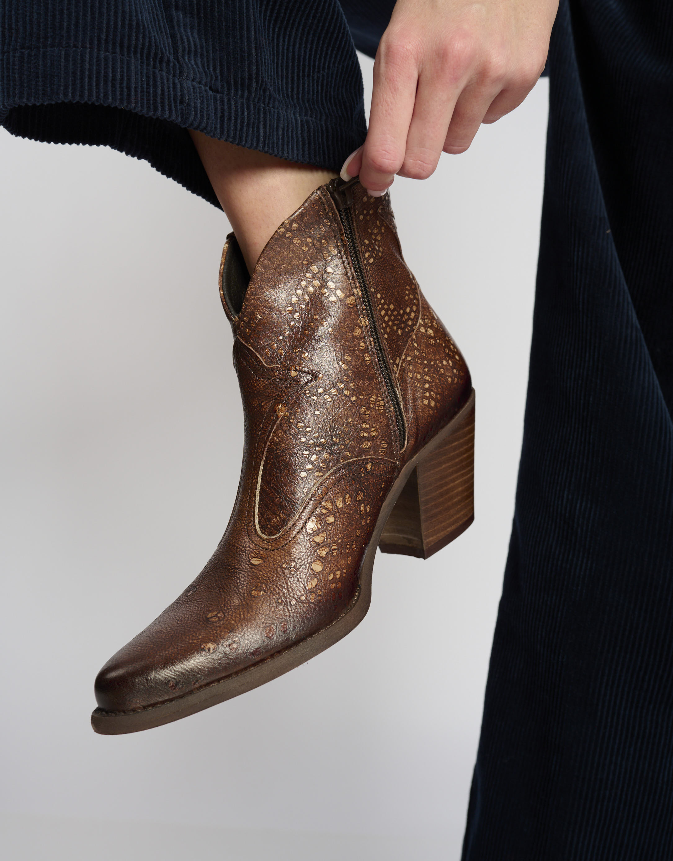 נעלי נשים - Felmini - מגפוני בוקרים  LAREDO - חום נחש4