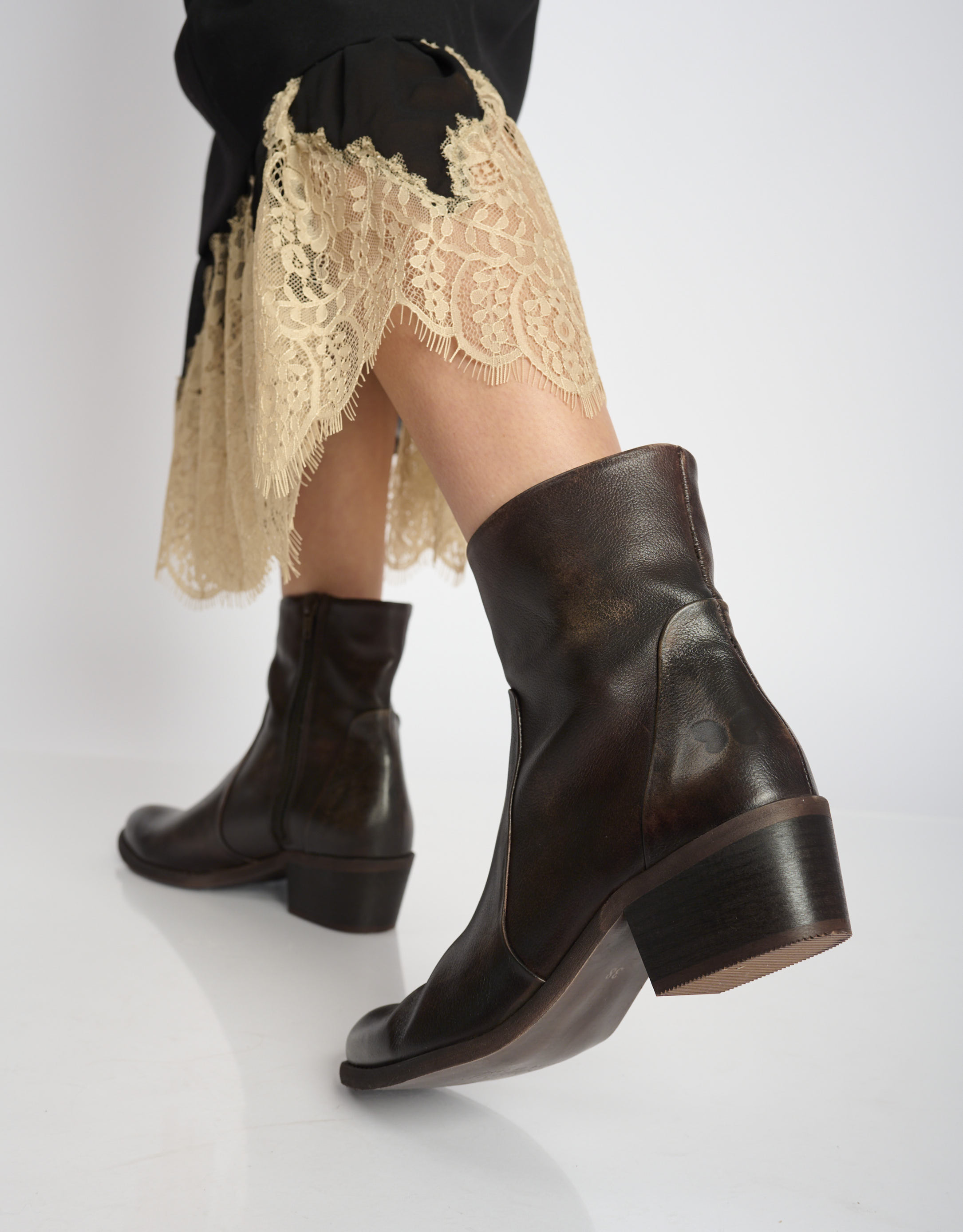 נעלי נשים - Felmini - מגפוני עור RUBI - חום כהה4