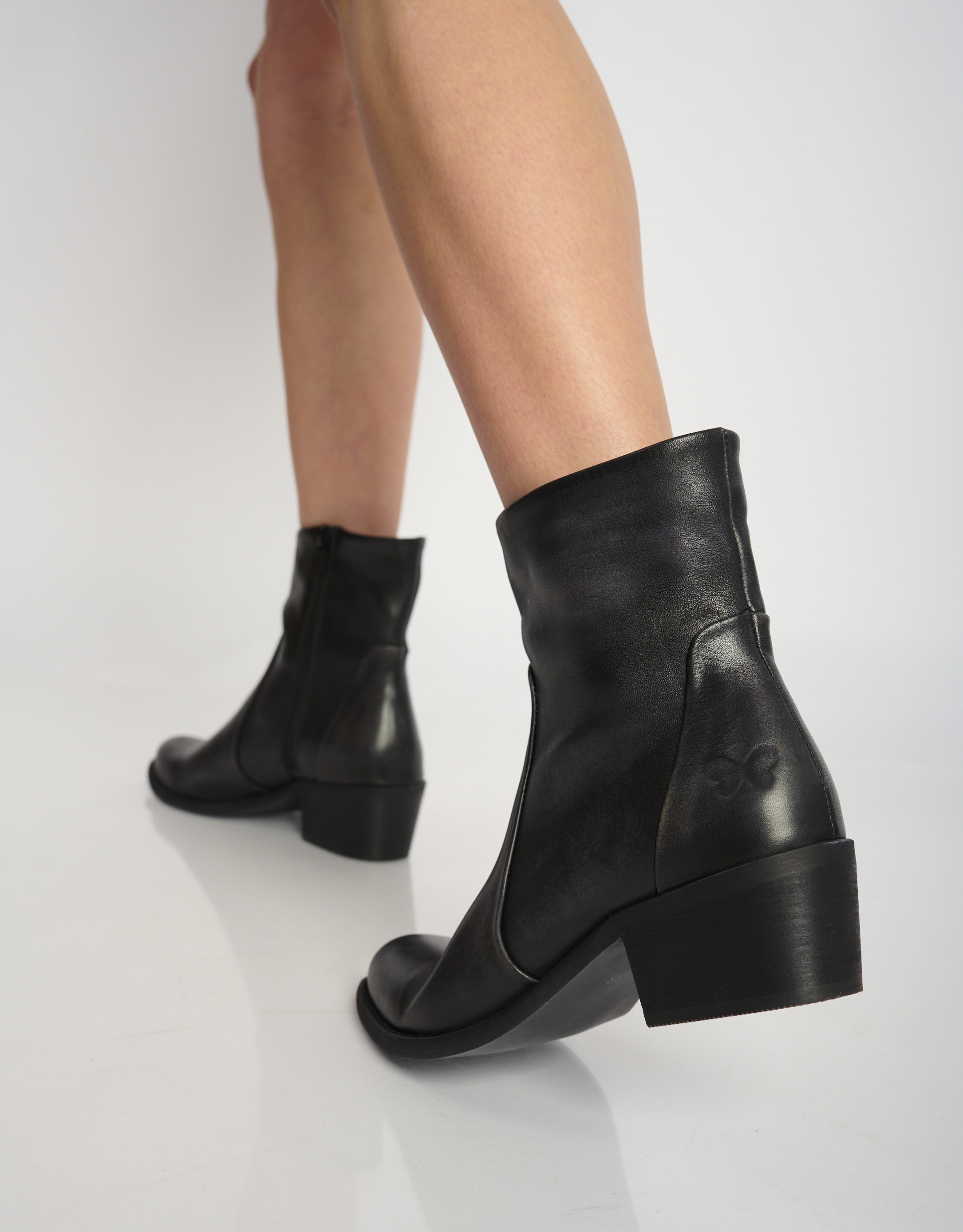 נעלי נשים - Felmini - מגפוני עור RUBI - שחור מיוחד4