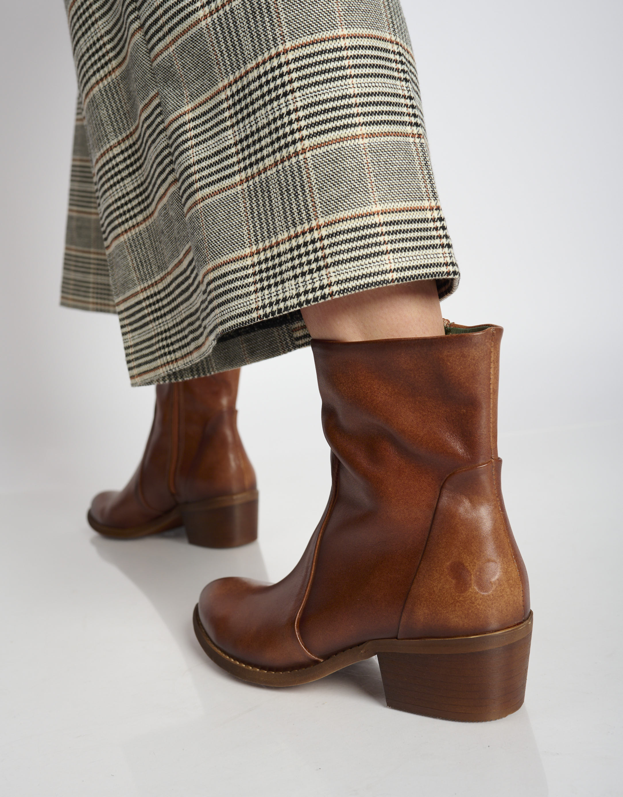 נעלי נשים - Felmini - מגפוני עור RUBI - חום4