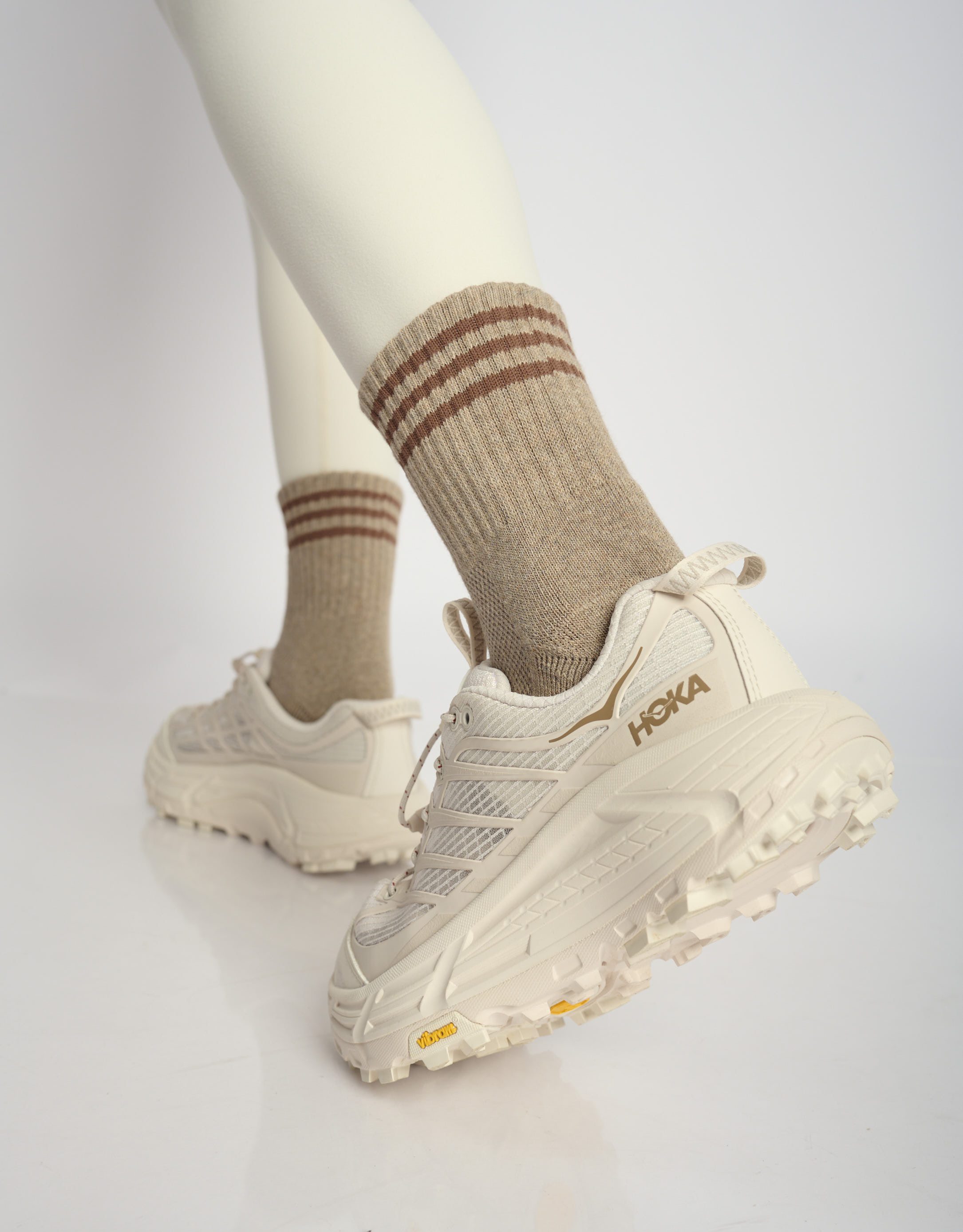 נעלי נשים - Hoka - סניקרס MAFATE THREE - אופוויט1