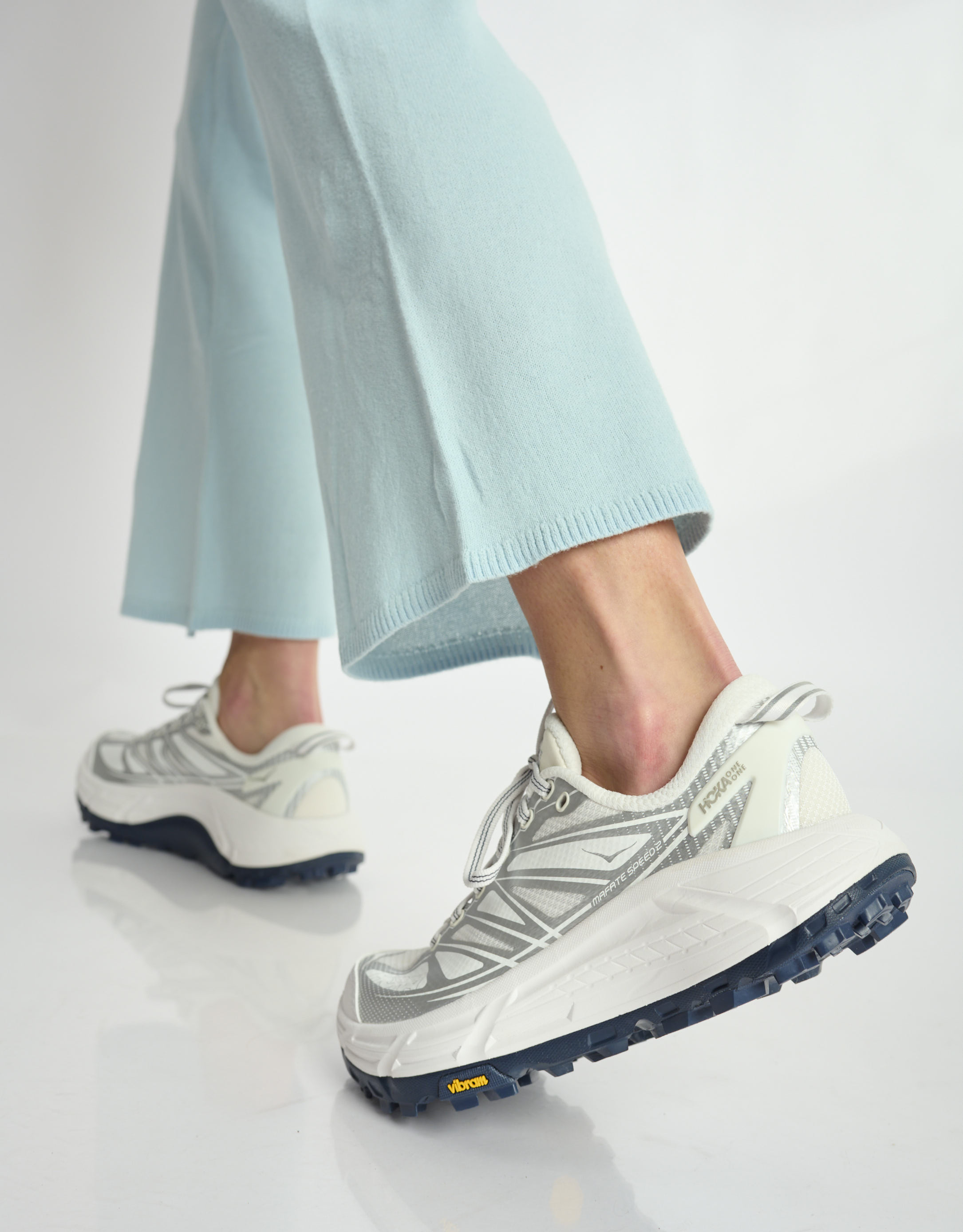 נעלי נשים - Hoka - סניקרס MAFATE SPEED 2 - לבן   כסף1