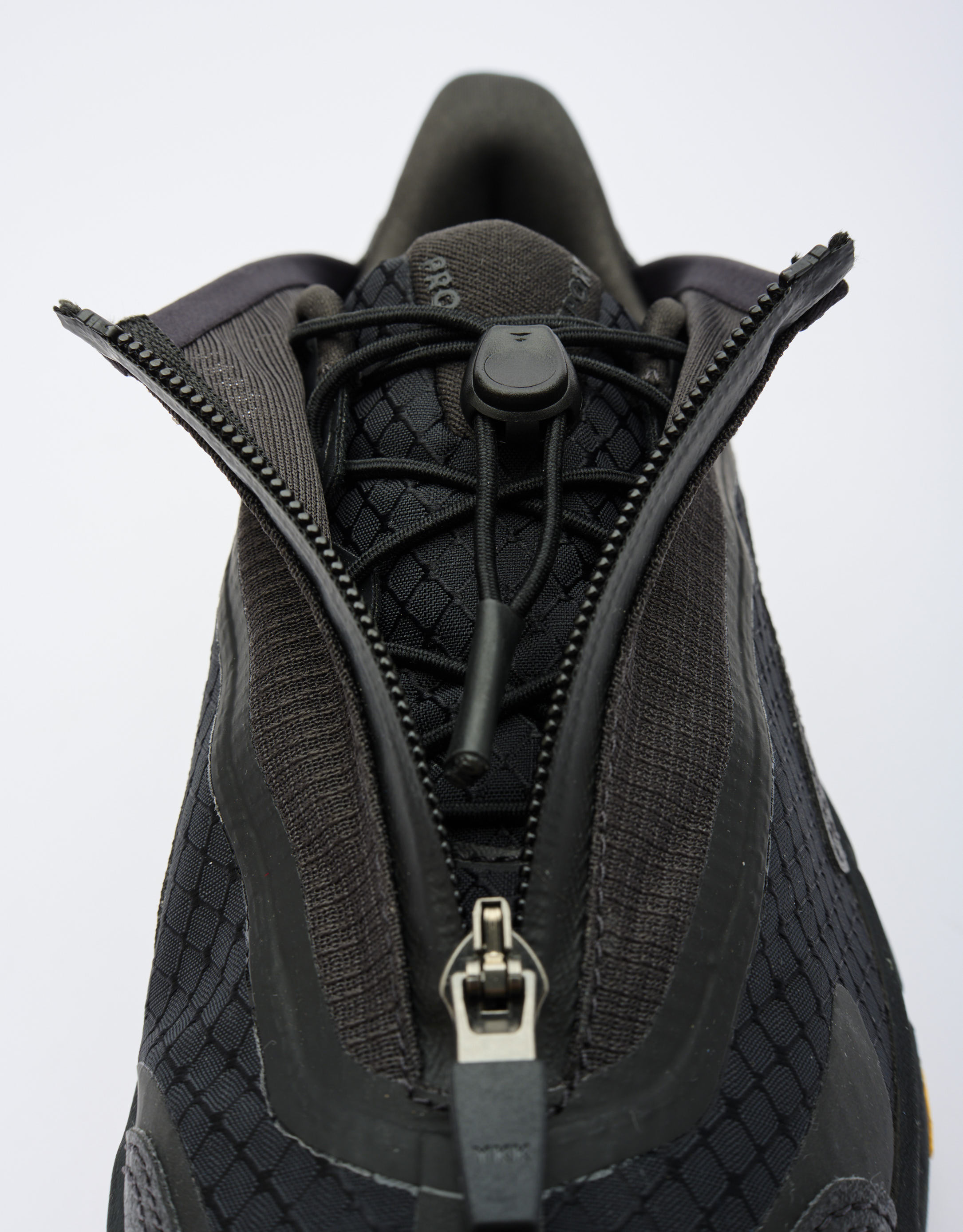 נעלי נשים - Hoka - סניקרס PROJECT TRANSPORT - שחור1