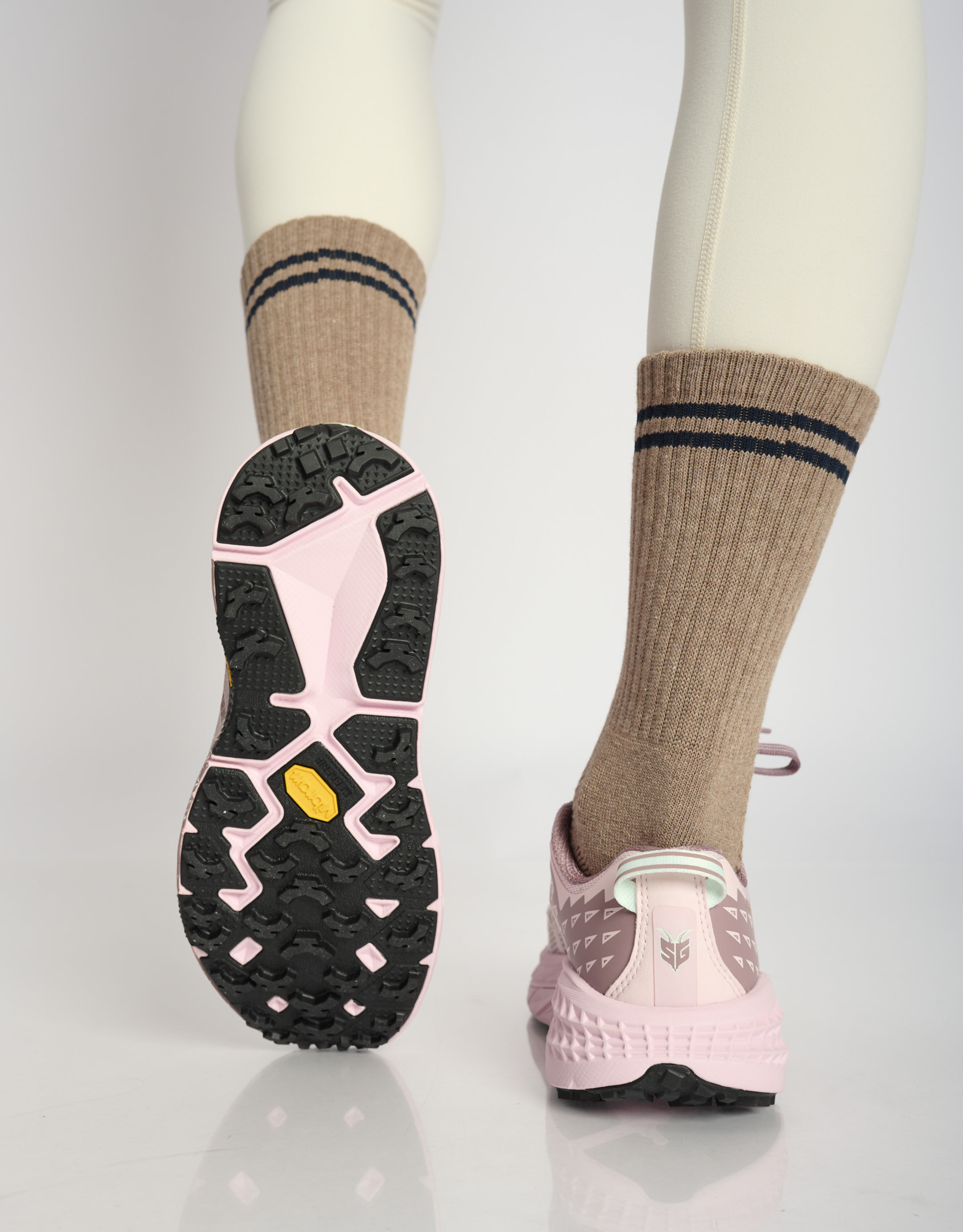 נעלי נשים - Hoka - סניקרס 2 SPEEDGOAT - ורוד2