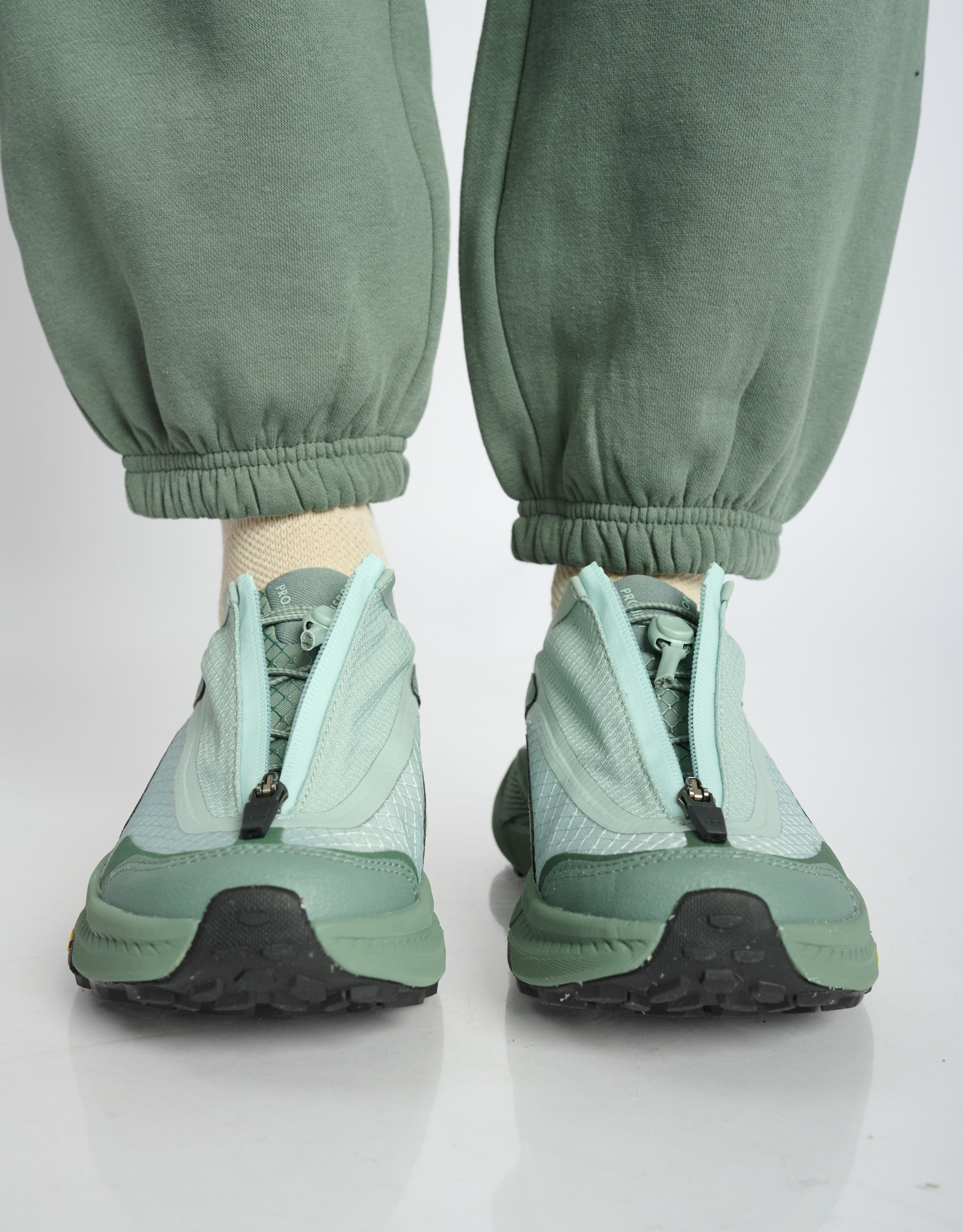 נעלי נשים - Hoka - סניקרס PROJECT TRANSPORT - ירוק3