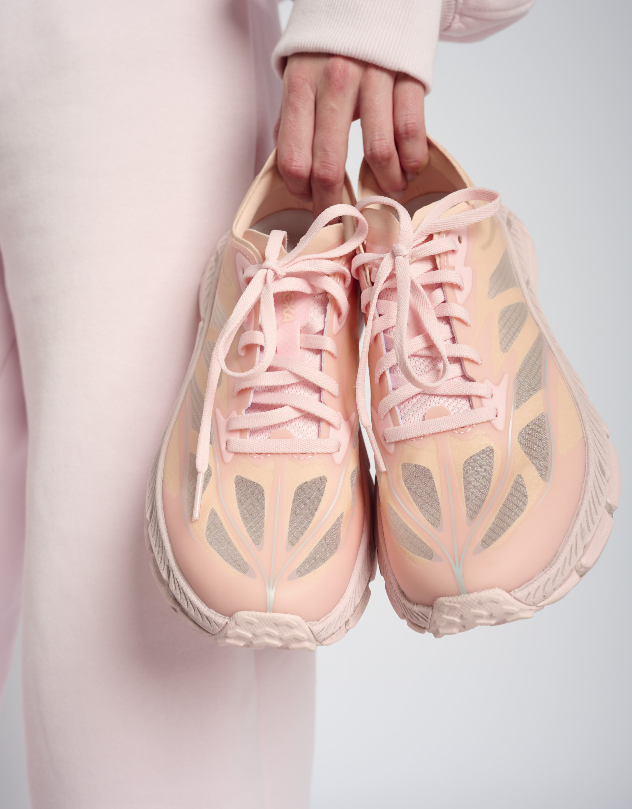 נעלי נשים - Hoka - סניקרס MAFATE SPEED LITE - ורוד2