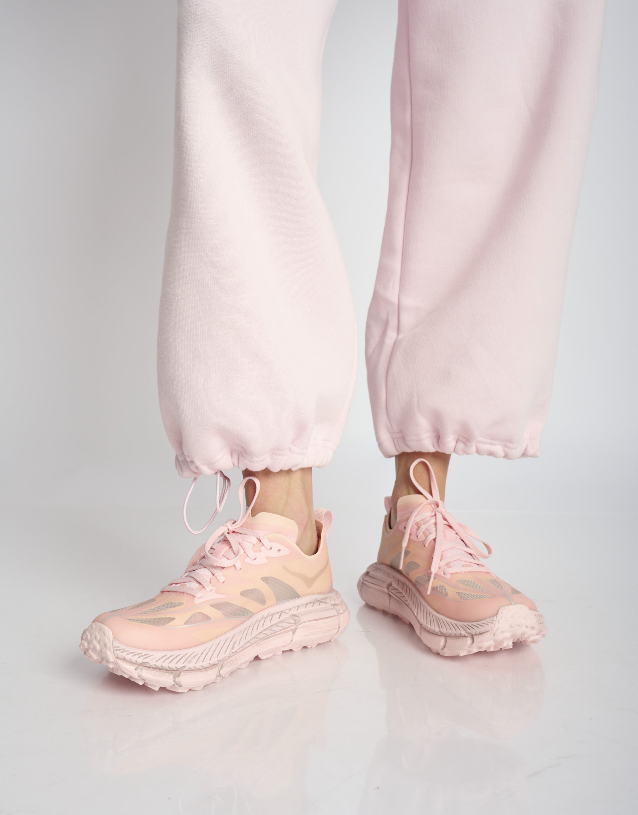 נעלי נשים - Hoka - סניקרס MAFATE SPEED LITE - ורוד4