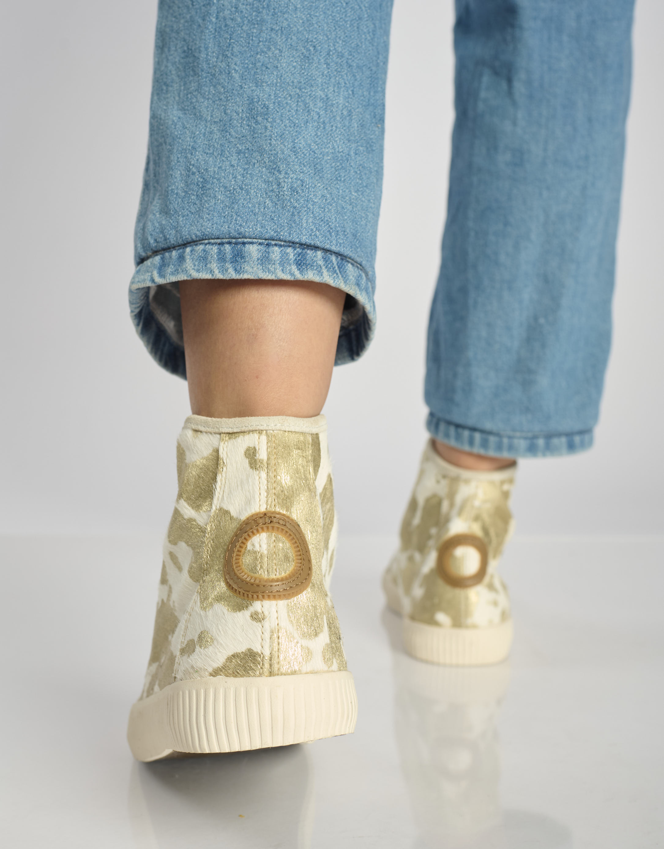 נעלי נשים - Aro - מגפונים עם והדפס  NOELLE - לבן   זהב4