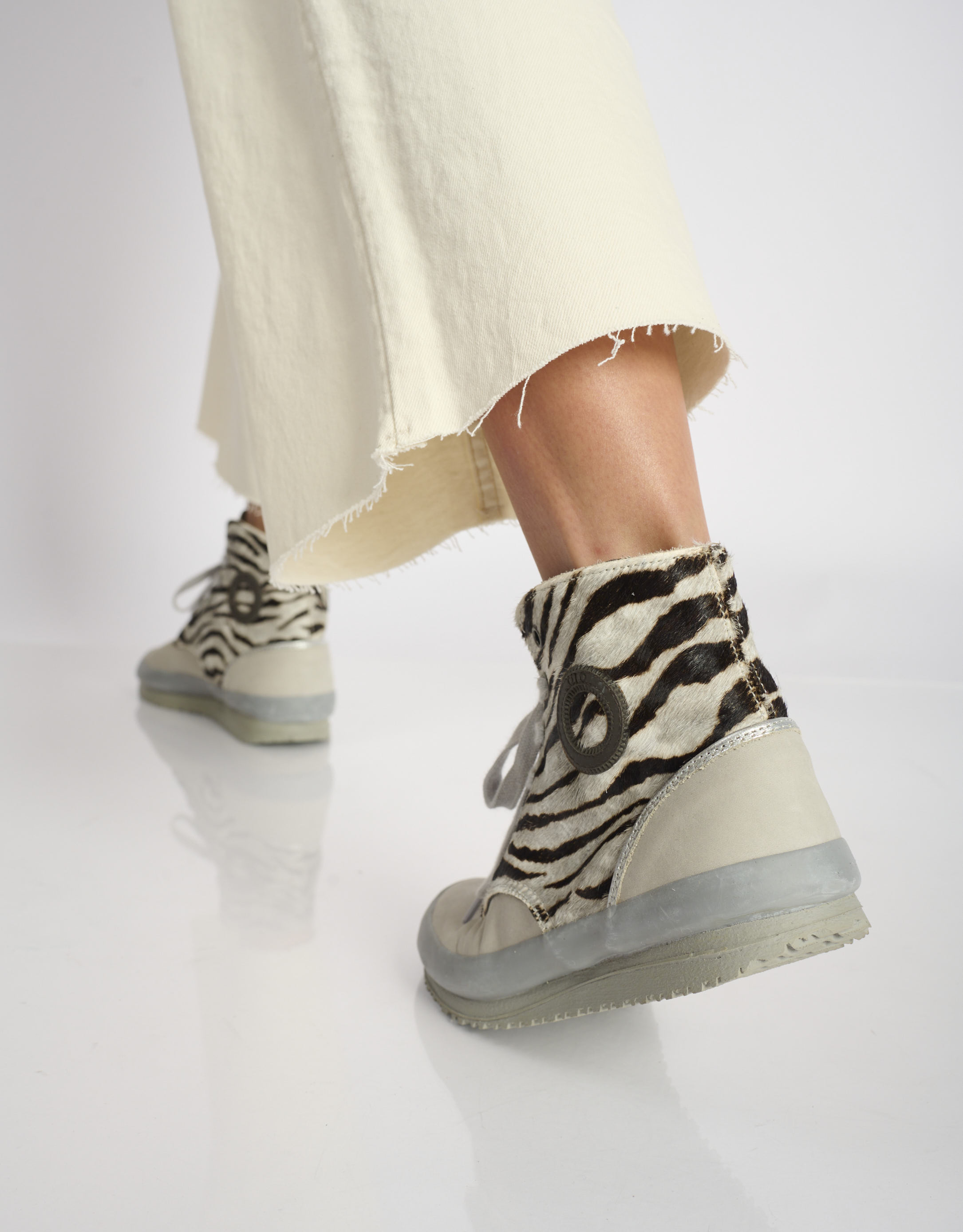 נעלי נשים - Aro - סניקרס גבוהות עם הדפס JAQ - זברה4