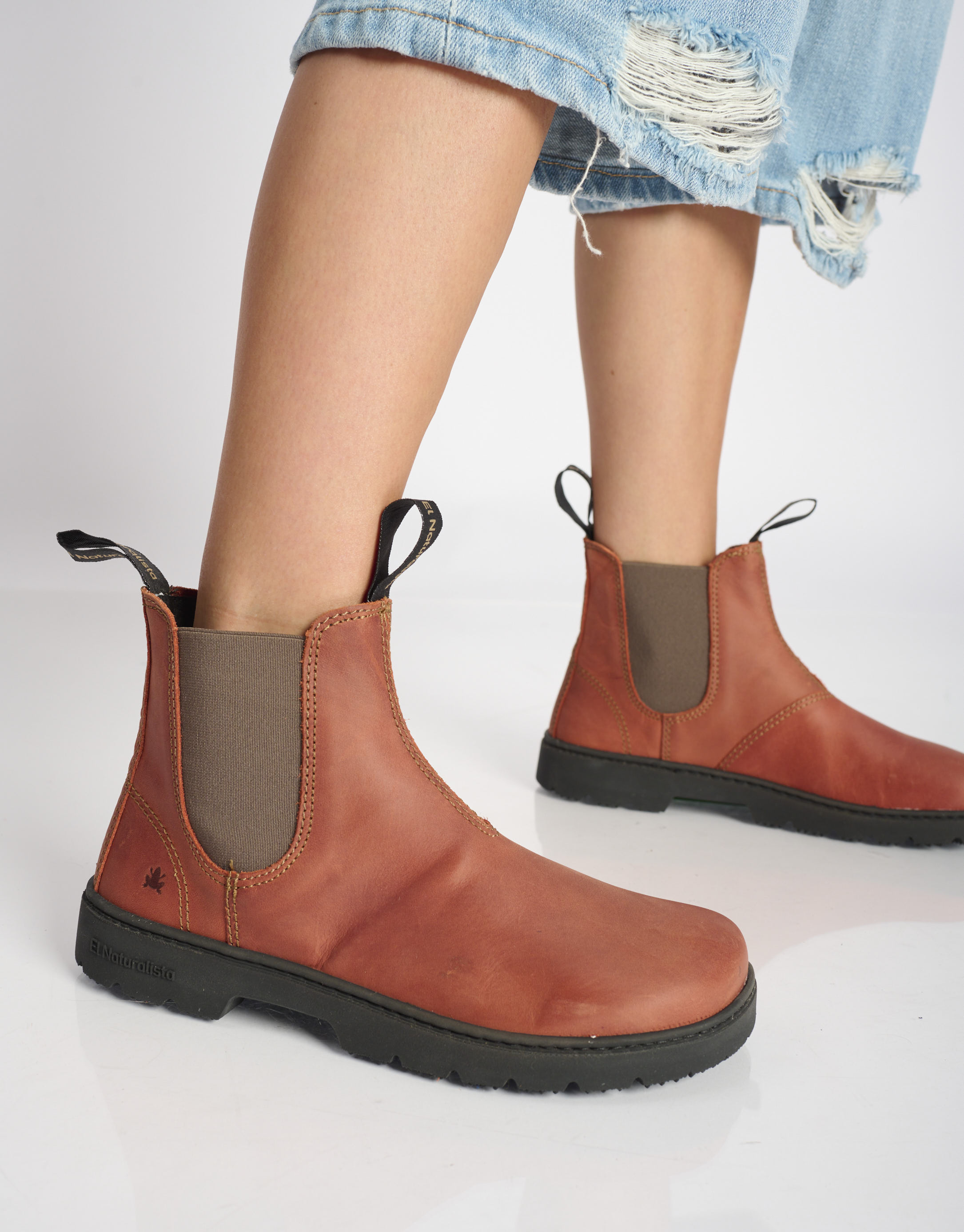 נעלי נשים - El Naturalista - מגפוני צ'לסי NOMADA - חמרה2