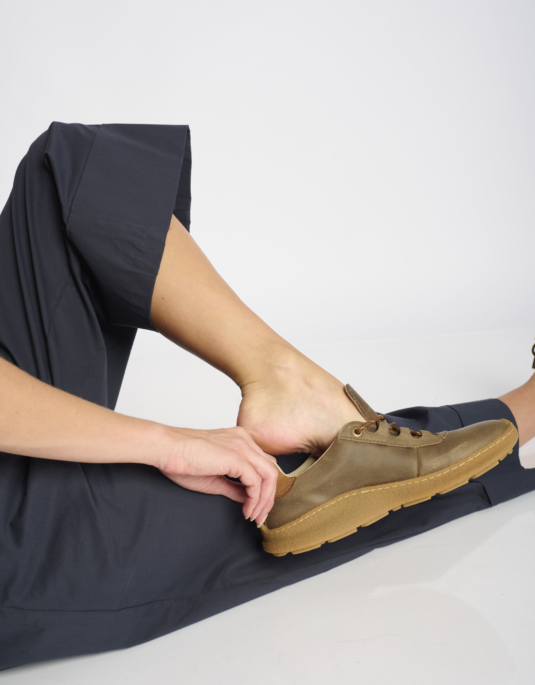 נעלי נשים - El Naturalista - נעלי עור OROEL - אפור חום1